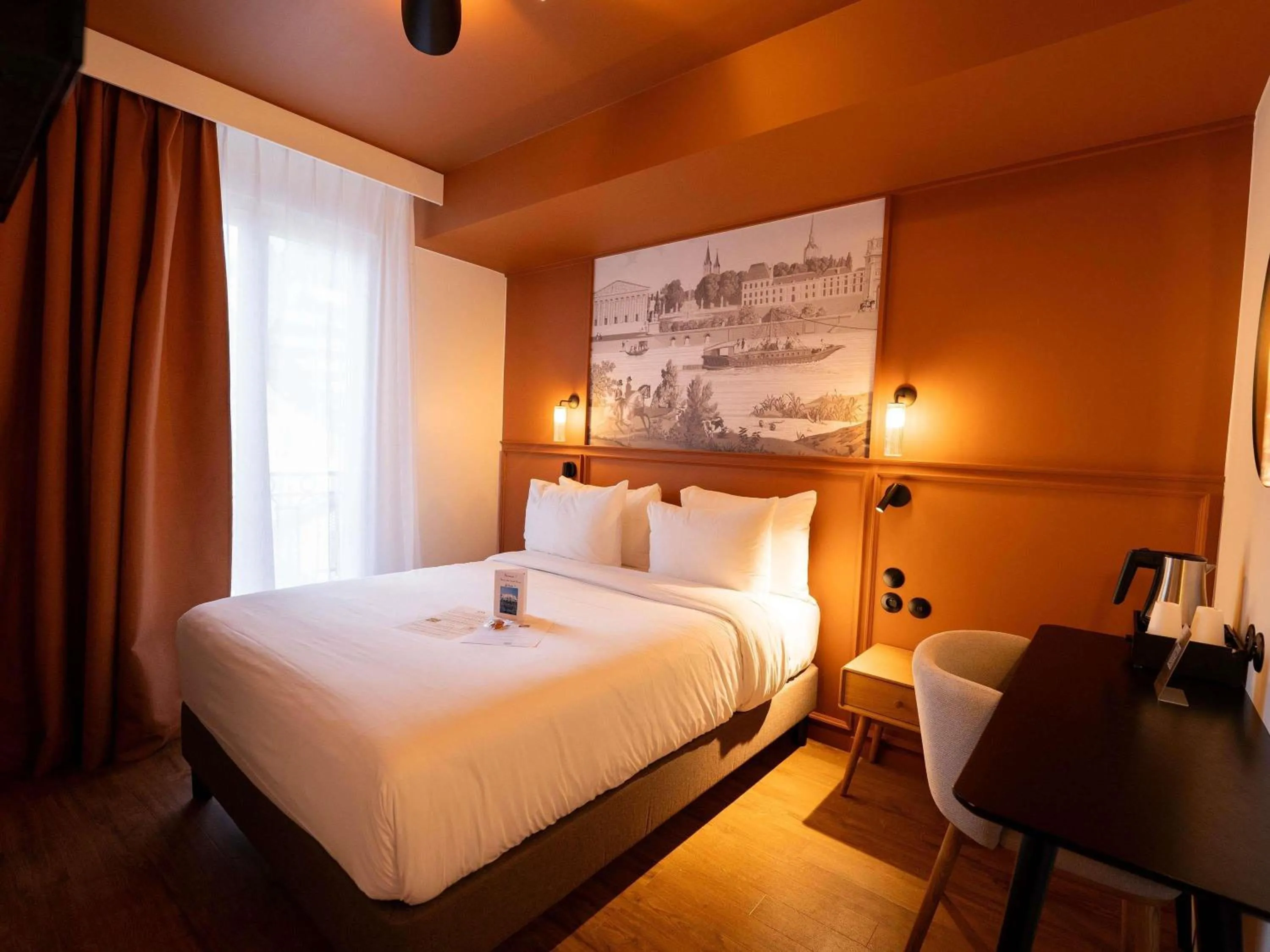 Bedroom, Bed in Mercure Paris Bastille Marais