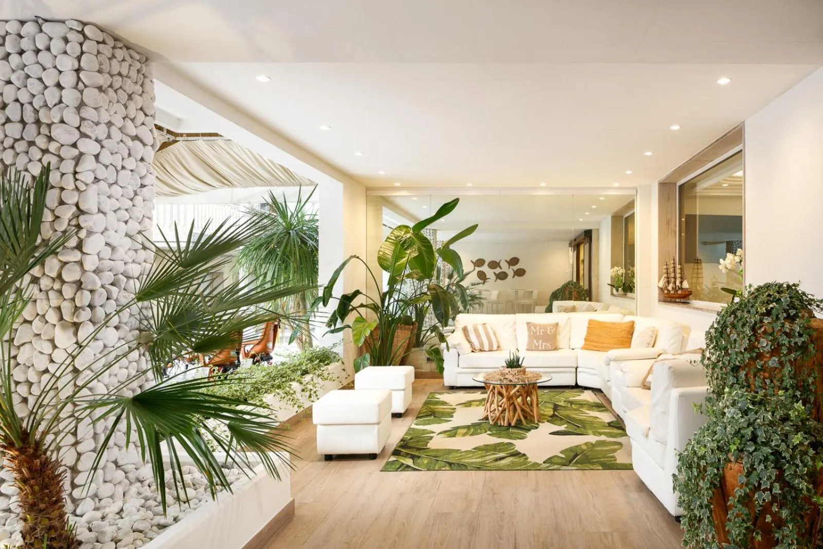 Communal lounge/ TV room in Hotel Bellariva