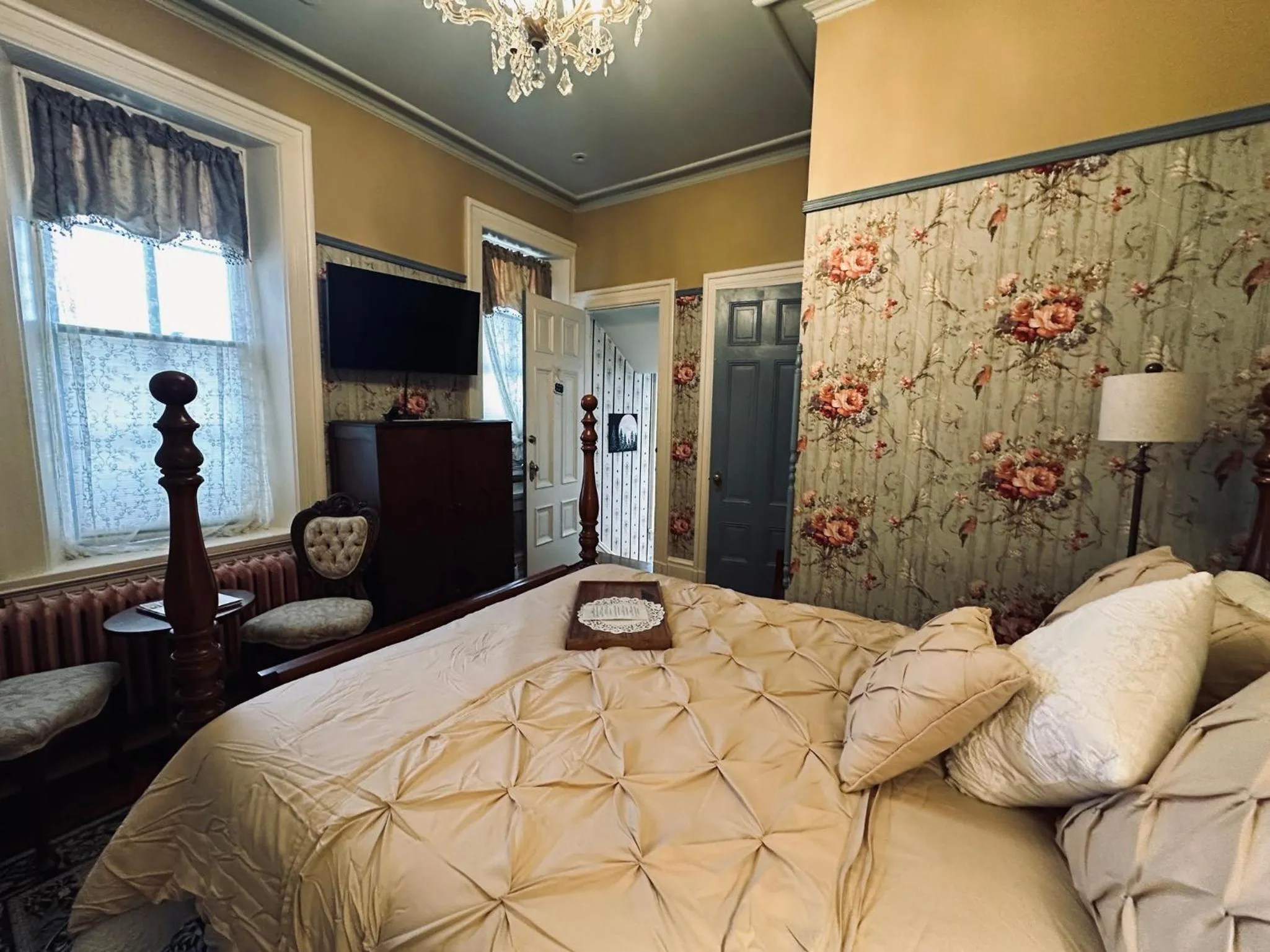 Bed in Susquehanna Manor Inn