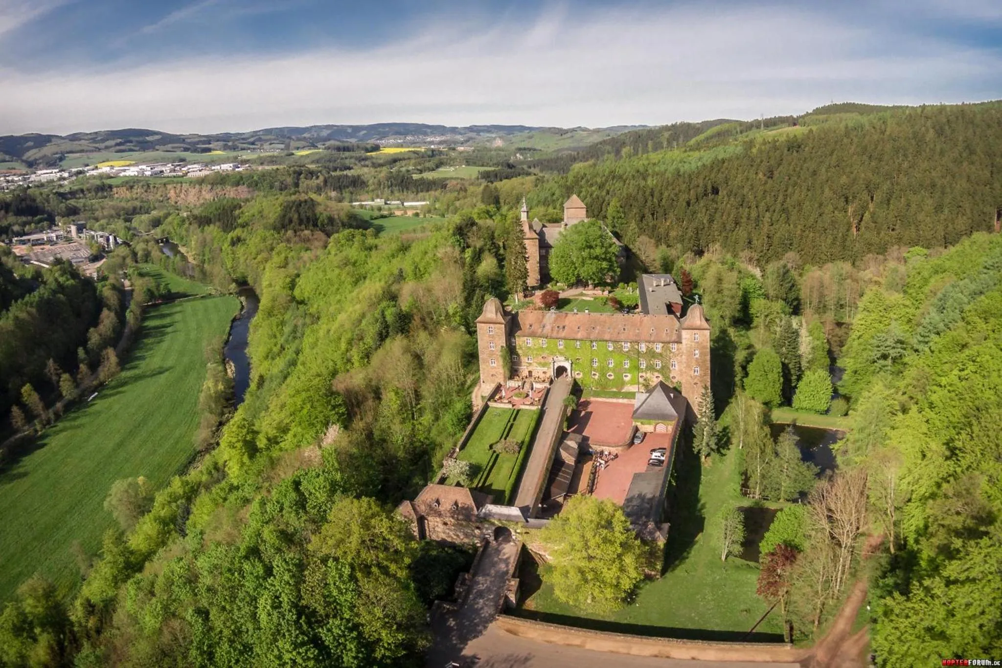 Property building in Hotel und Restaurant Burg Schnellenberg