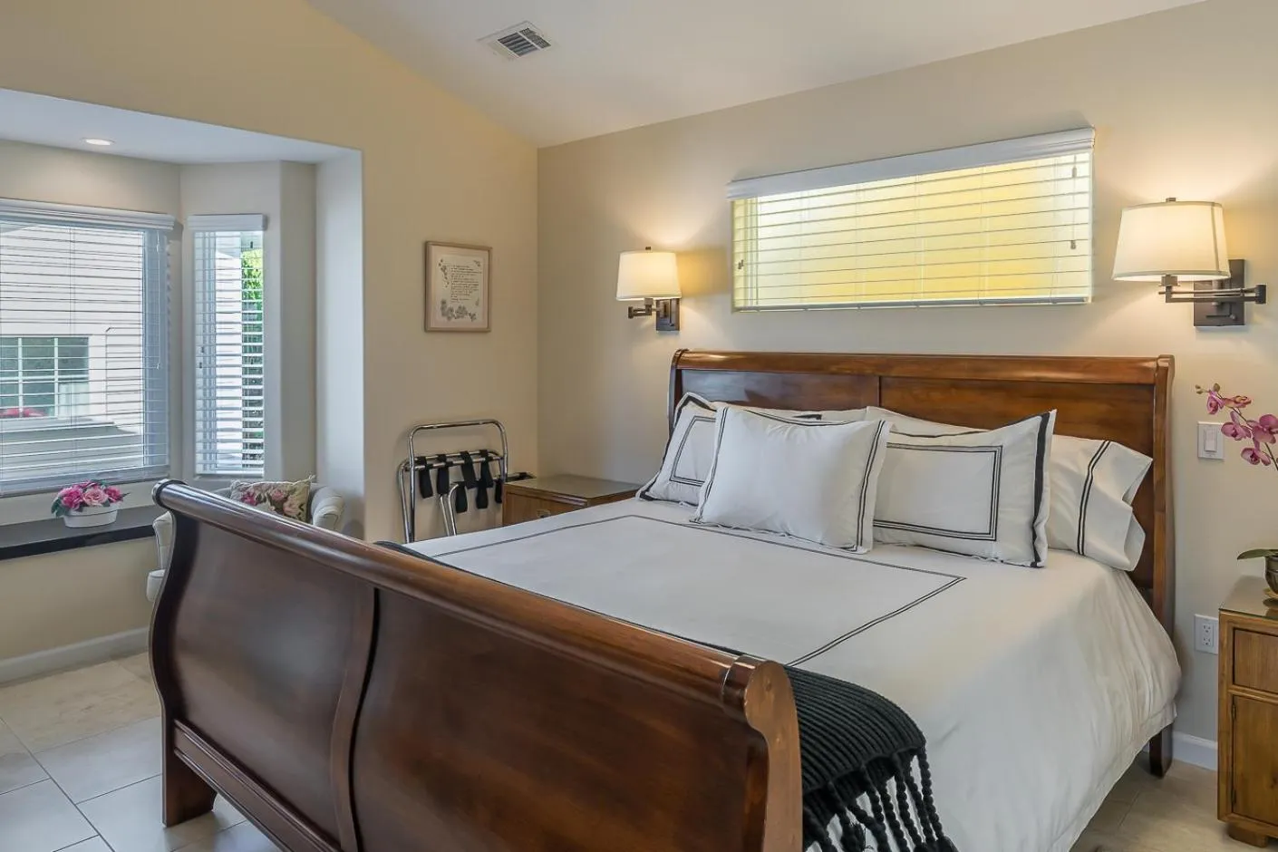 Bed in Solvang Alisal Vacation Cottages