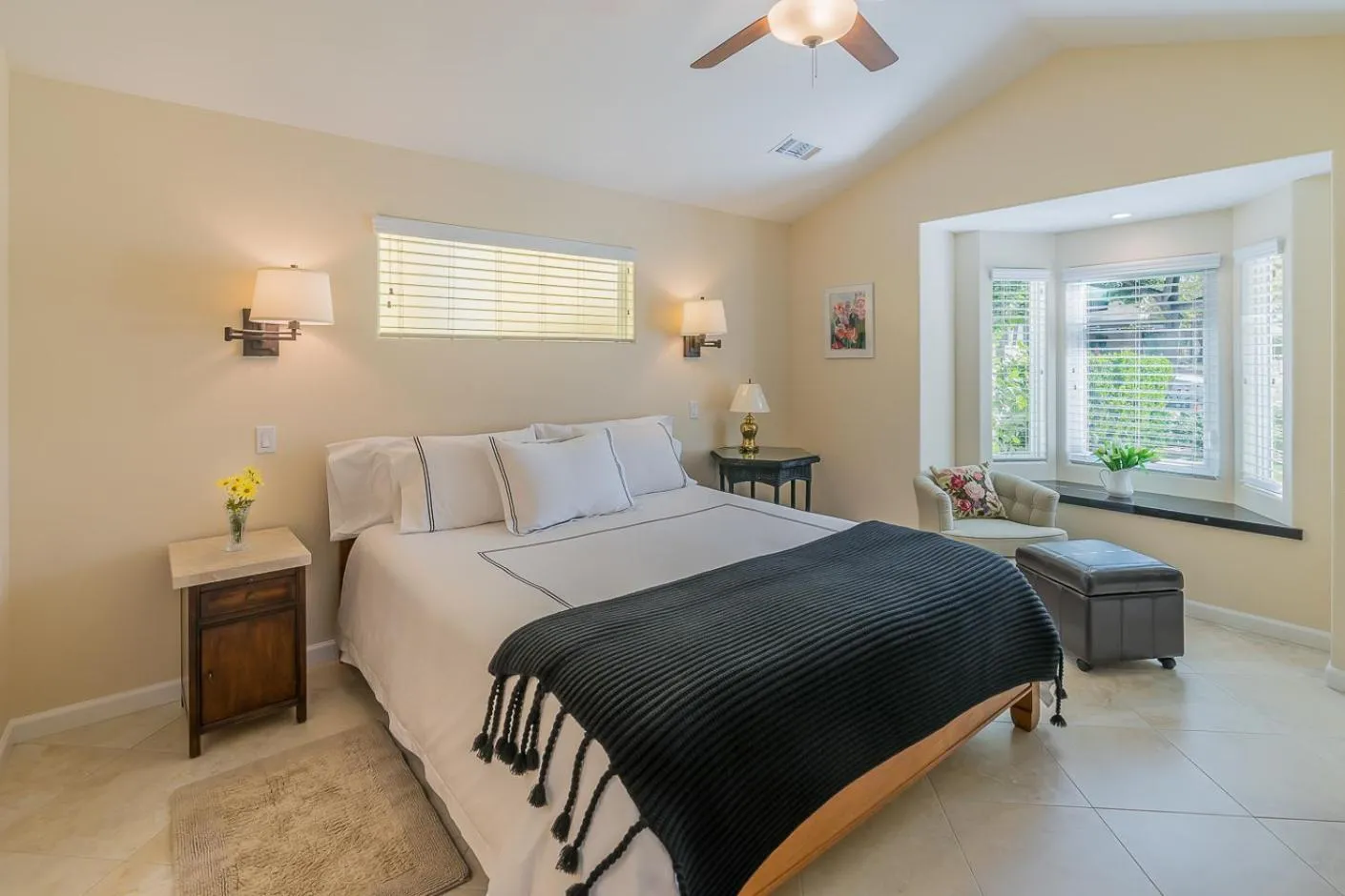 Bed in Solvang Alisal Vacation Cottages