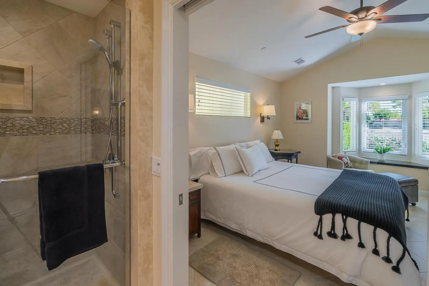 Bed in Solvang Alisal Vacation Cottages