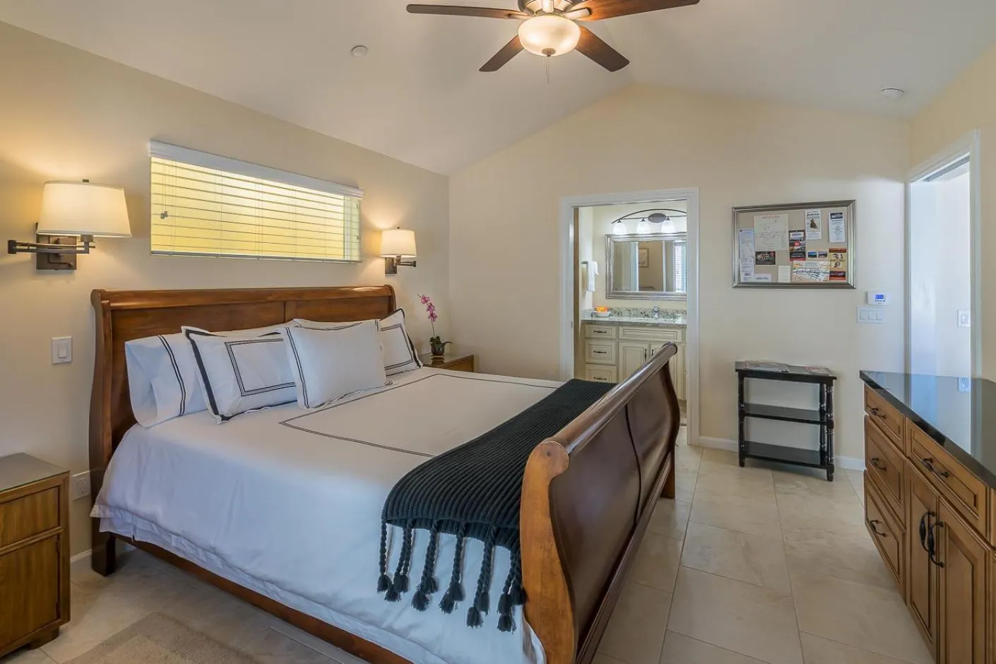 Bed in Solvang Alisal Vacation Cottages