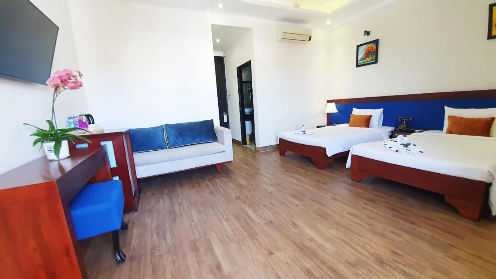 Photo of the whole room, Bed in Hoi An Hai Au Boutique Hotel