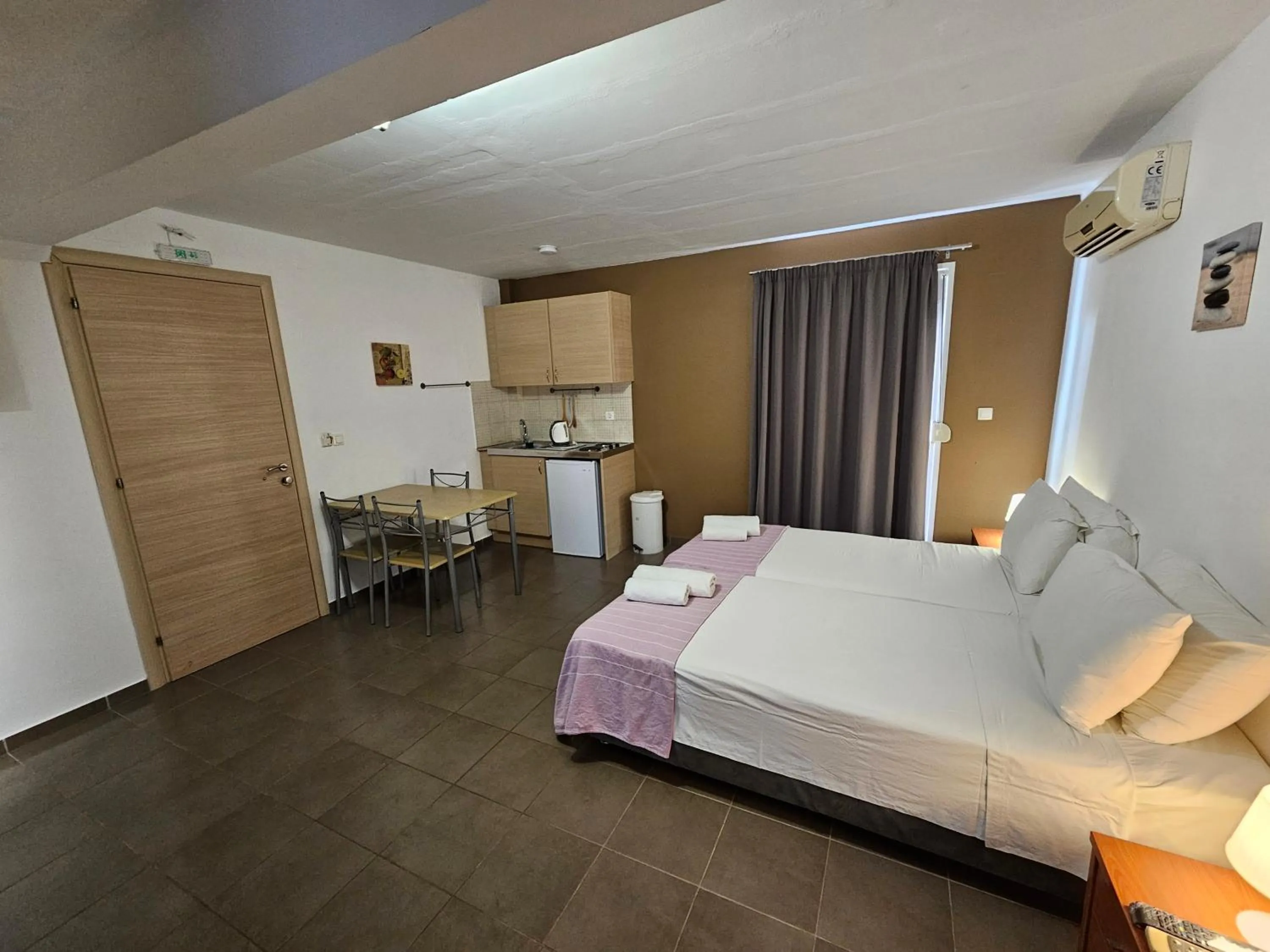 Bed in Elounda Sunrise Apartments