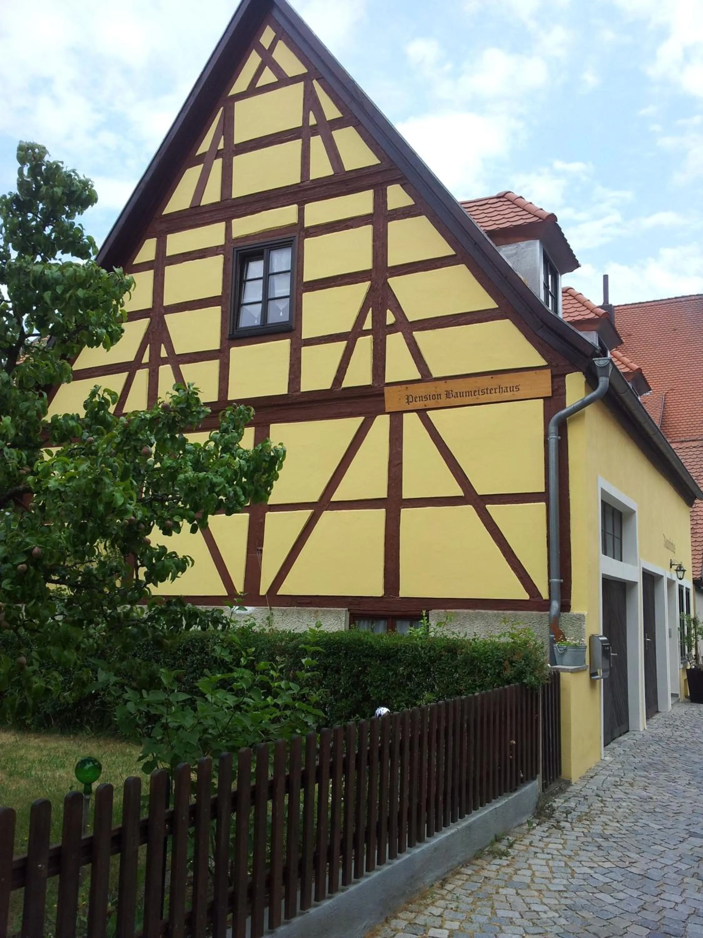 Facade/entrance in Baumeisterhaus
