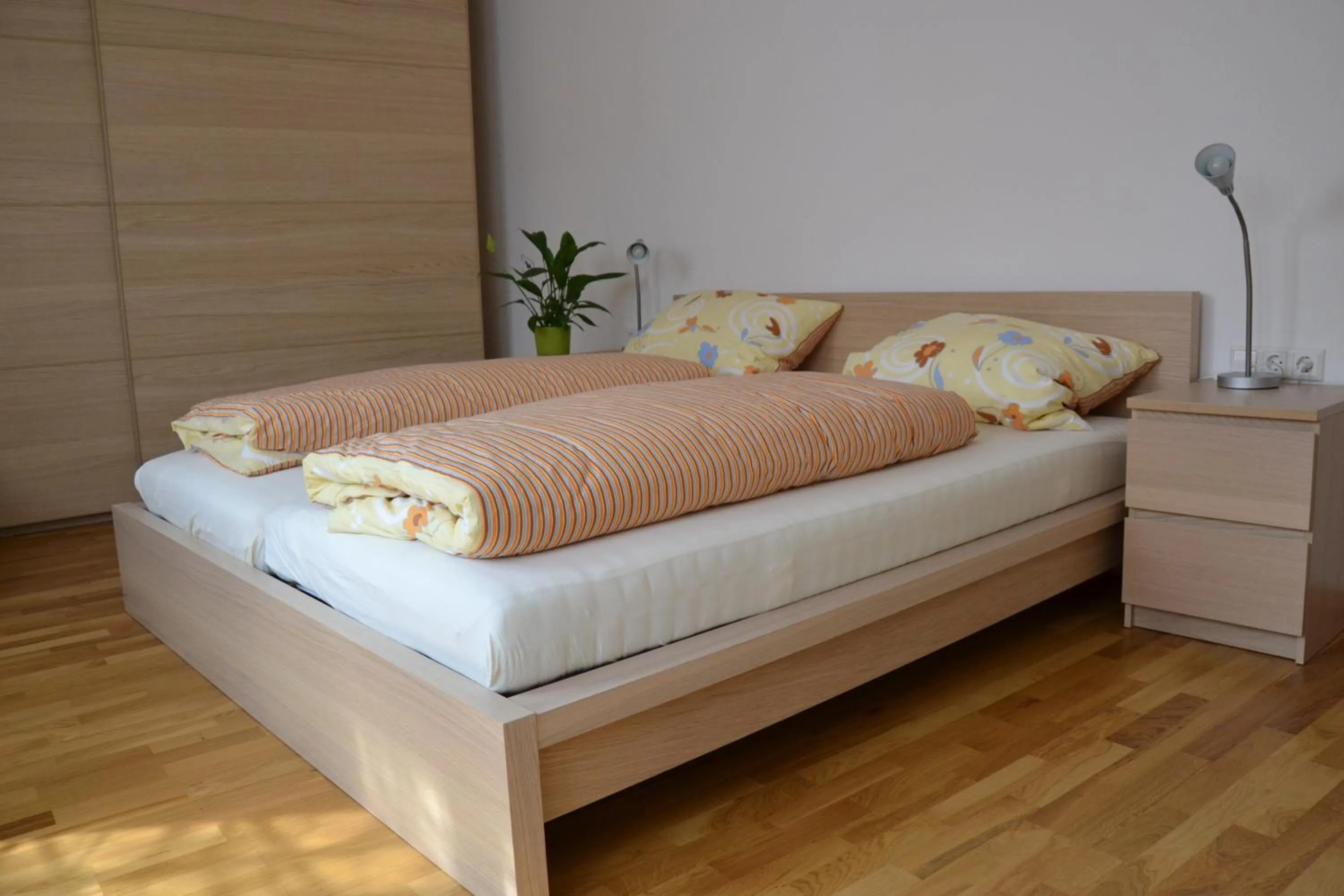 Photo of the whole room, Bed in Baumeisterhaus