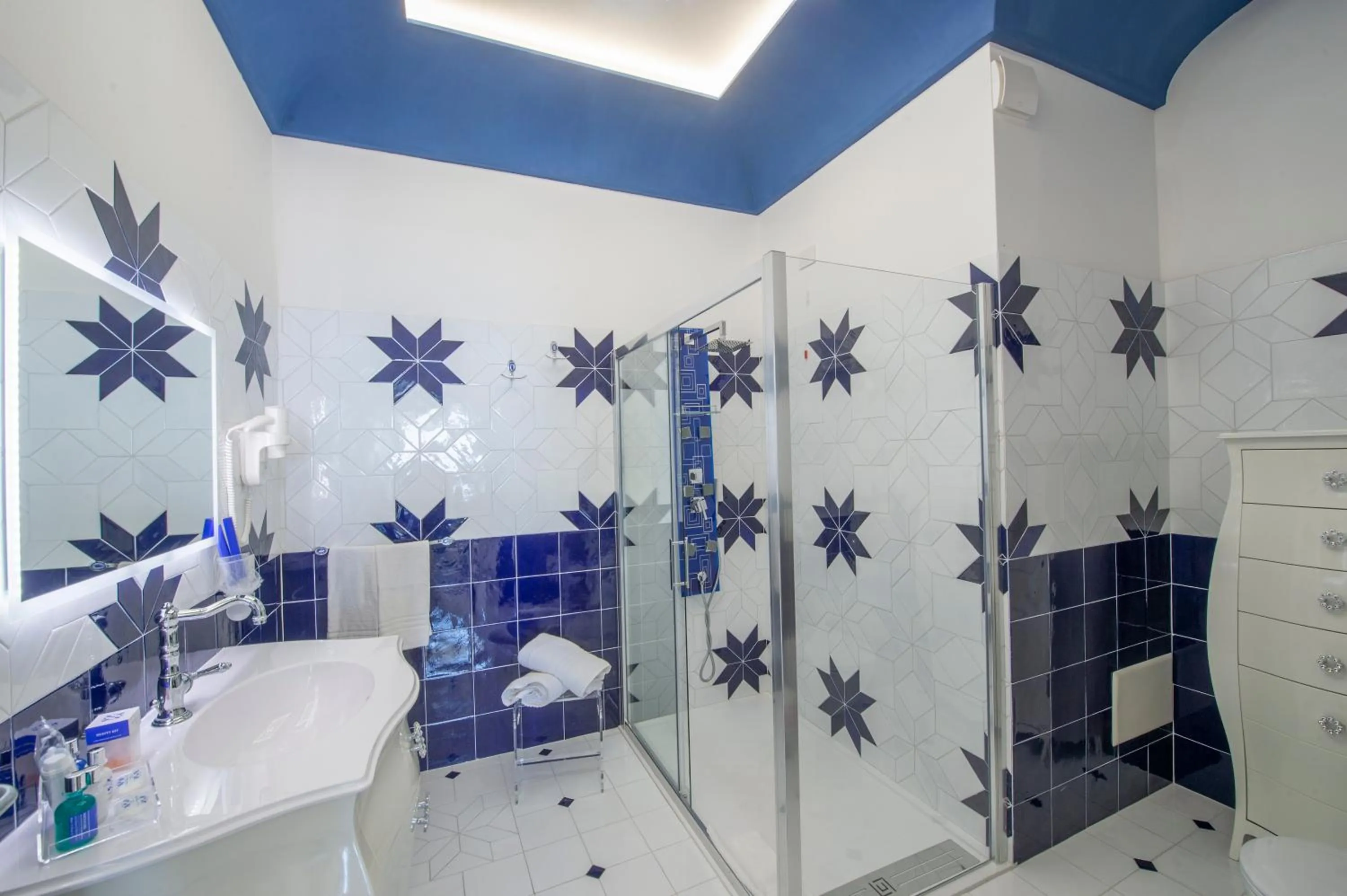 Shower in Hotel Villa Maria Pia