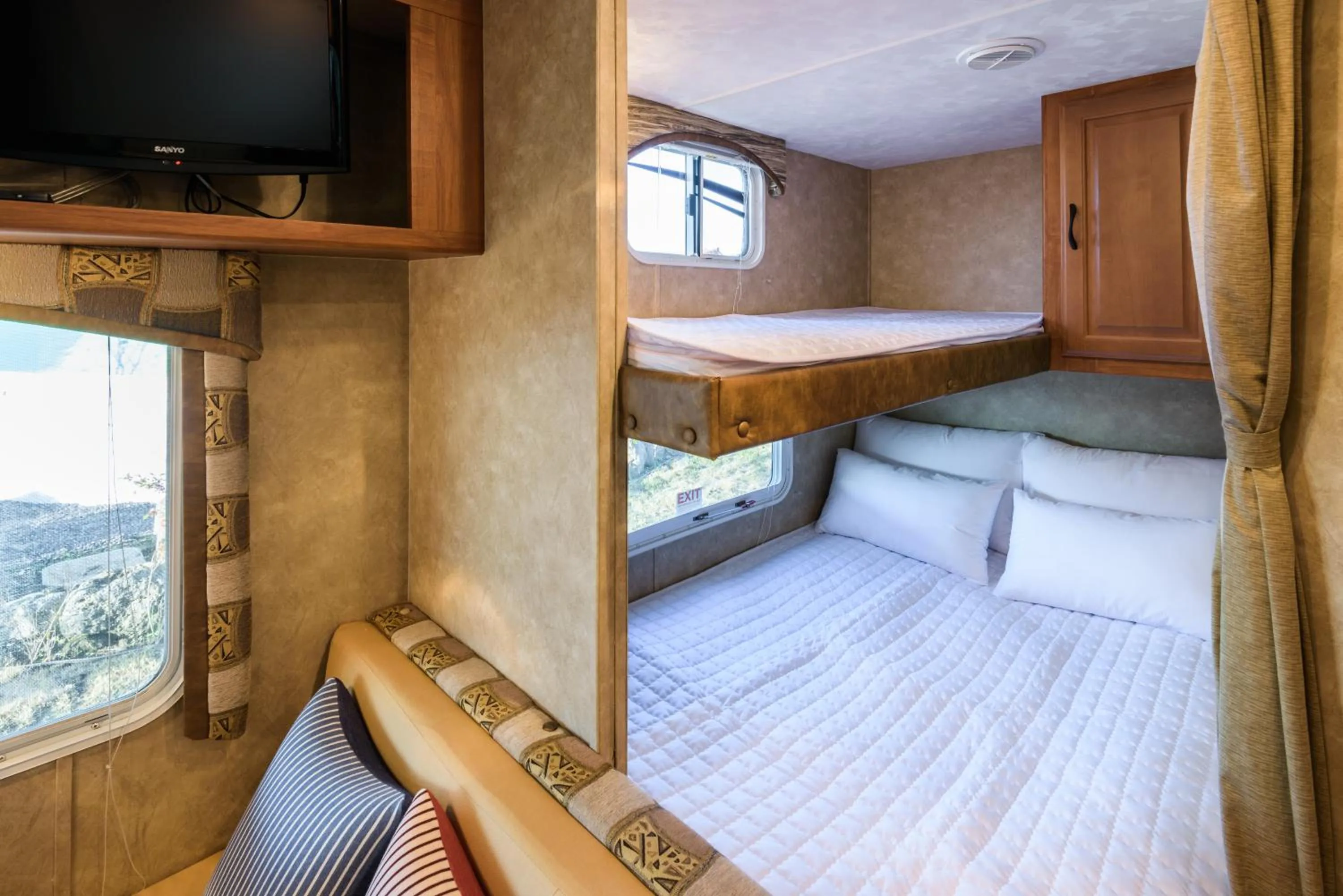 bunk bed, Bed in Jeju Starlight Glamping