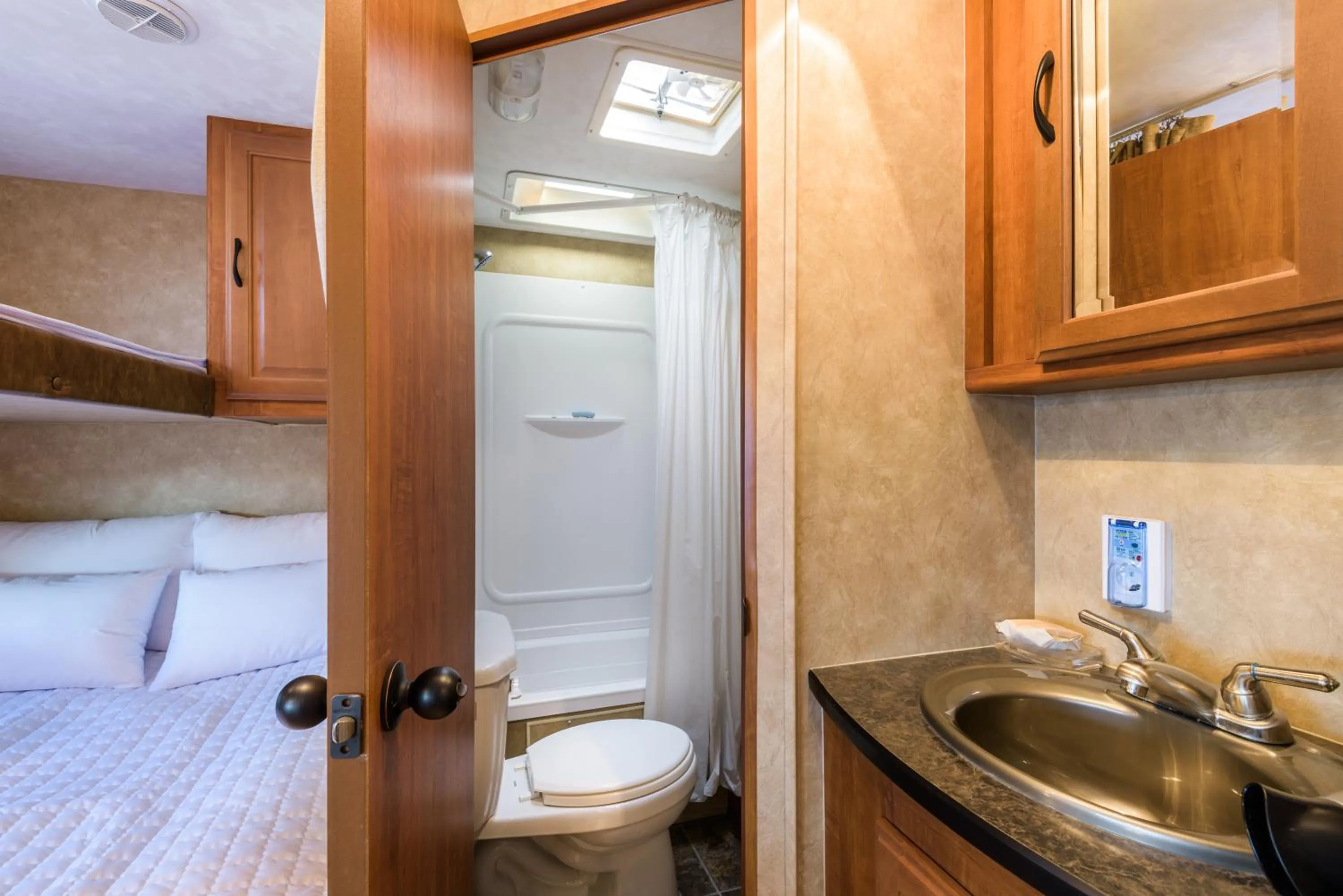 Bathroom, Bed in Jeju Starlight Glamping