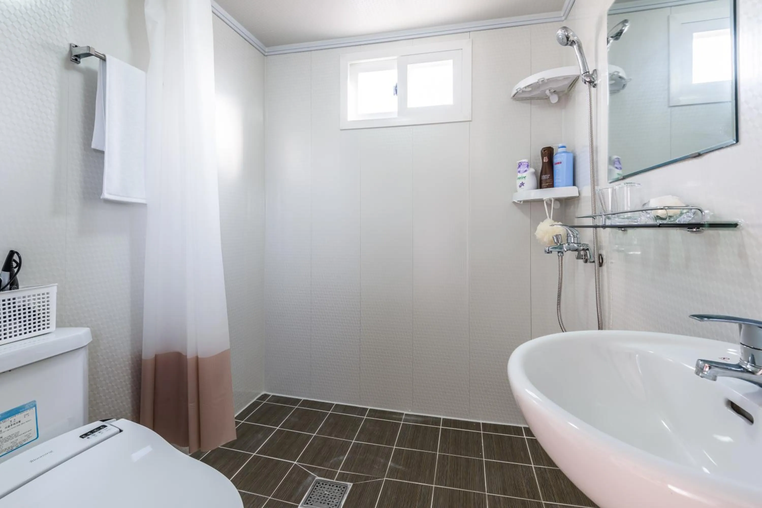 Shower in Jeju Starlight Glamping