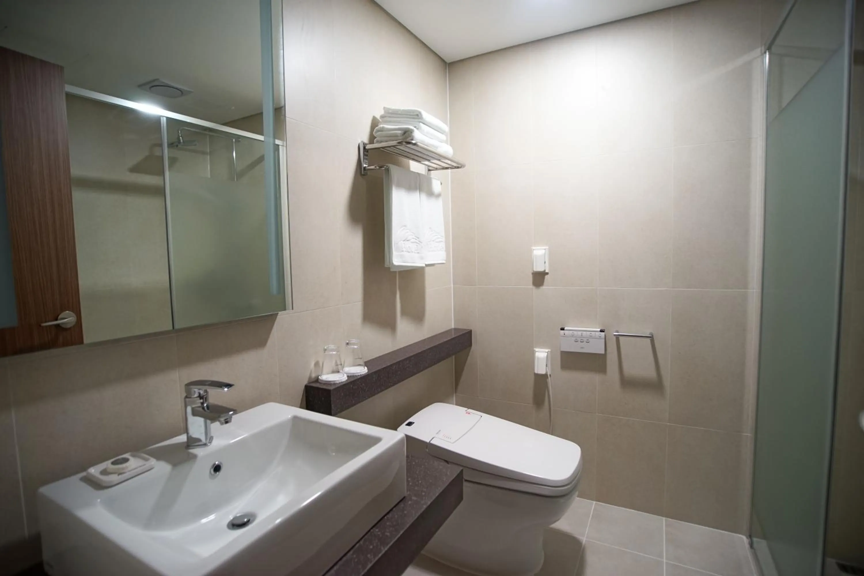 Toilet in Hotel Thesoom Forest