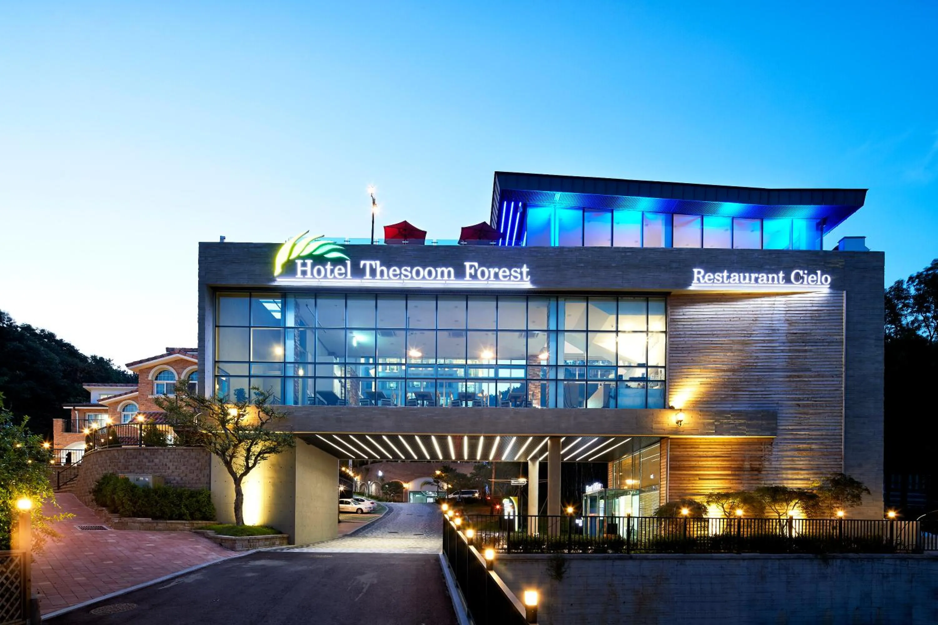 Restaurant/places to eat in Hotel Thesoom Forest