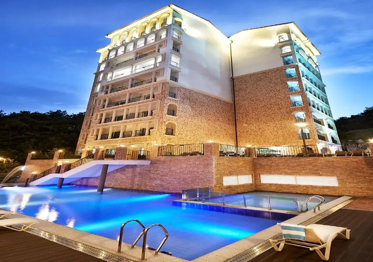 Property building in Hotel Thesoom Forest Property building in Hotel Thesoom Forest