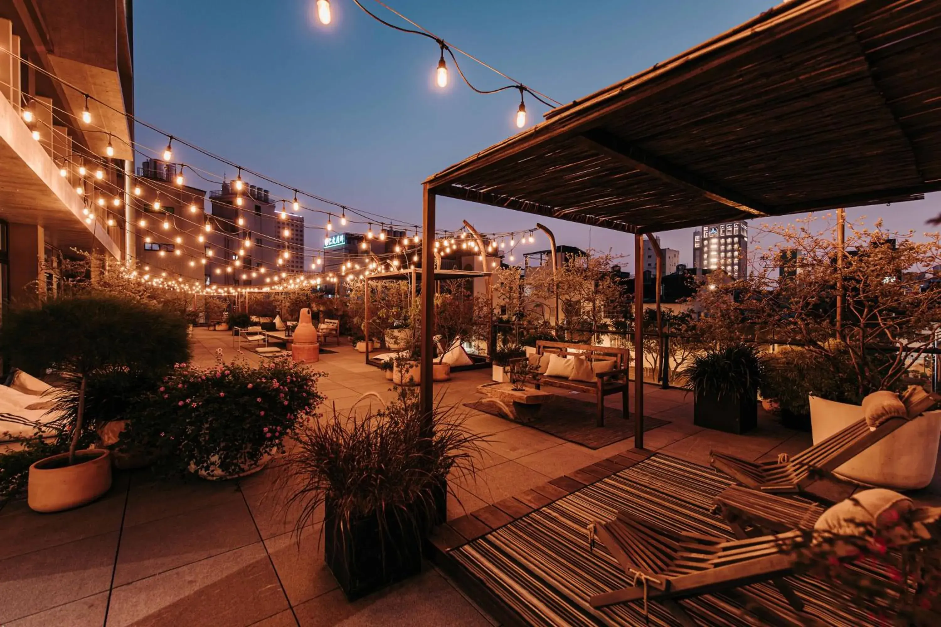 Garden view in U.I.J Hotel & Hostel Garden view in U.I.J Hotel & Hostel