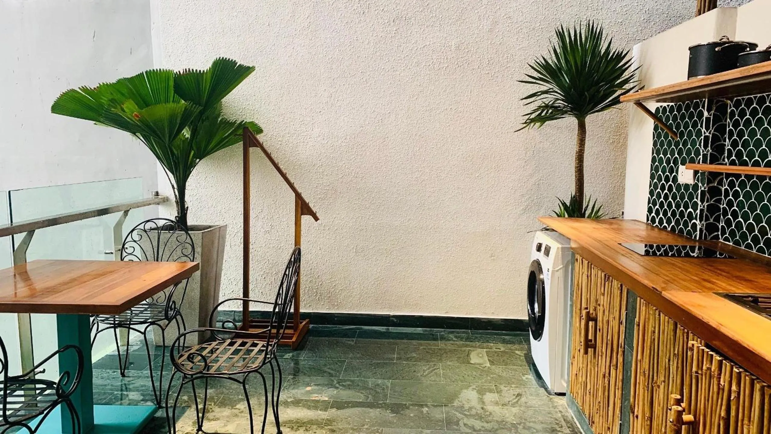 Kitchen or kitchenette in Maple Hotel & Apartment