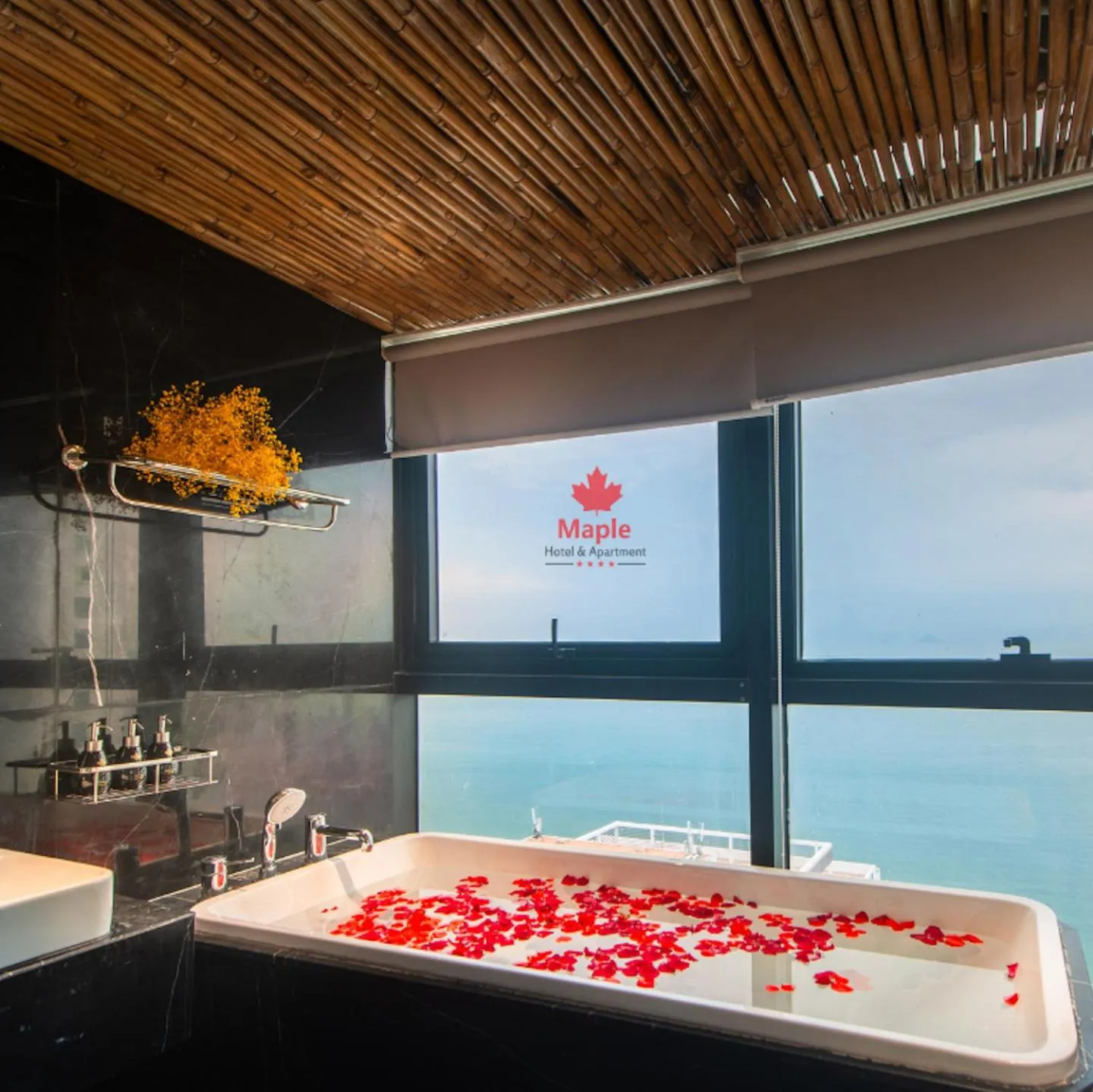 Bath in Maple Hotel & Apartment