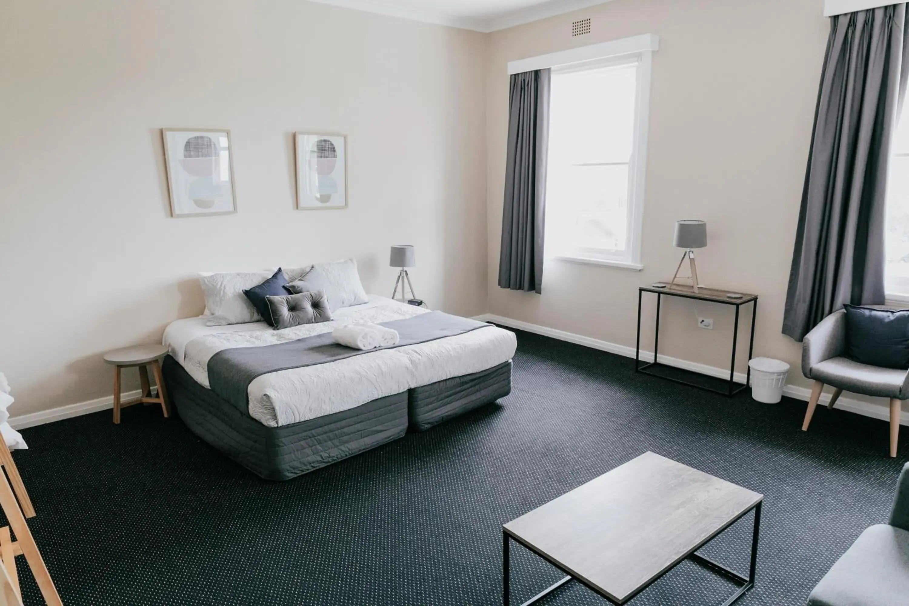 Deluxe King Suite - single occupancy in General Roberts Hotel Deluxe King Suite - single occupancy in General Roberts Hotel