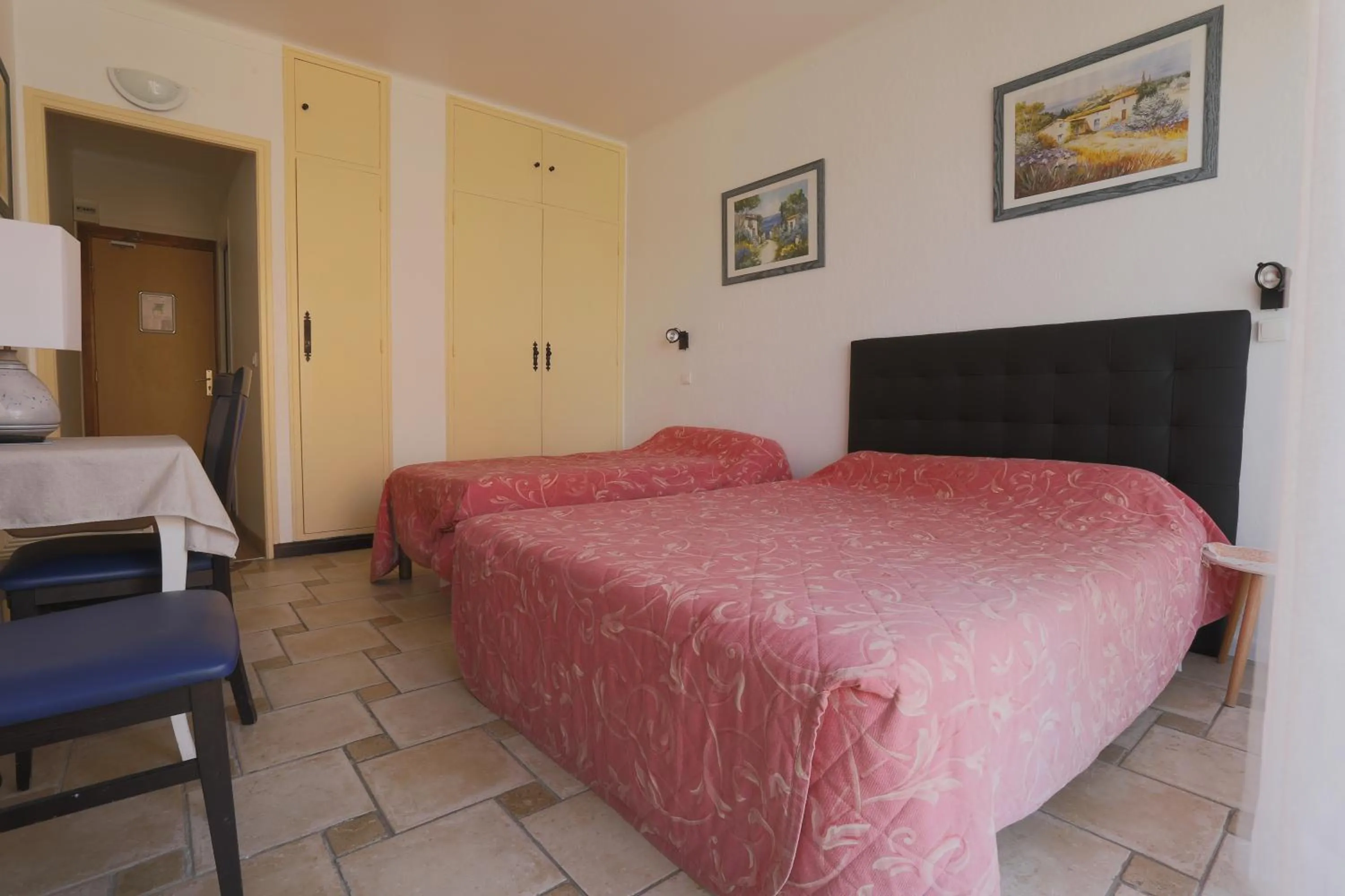 Bed in Hôtel Les Alizés