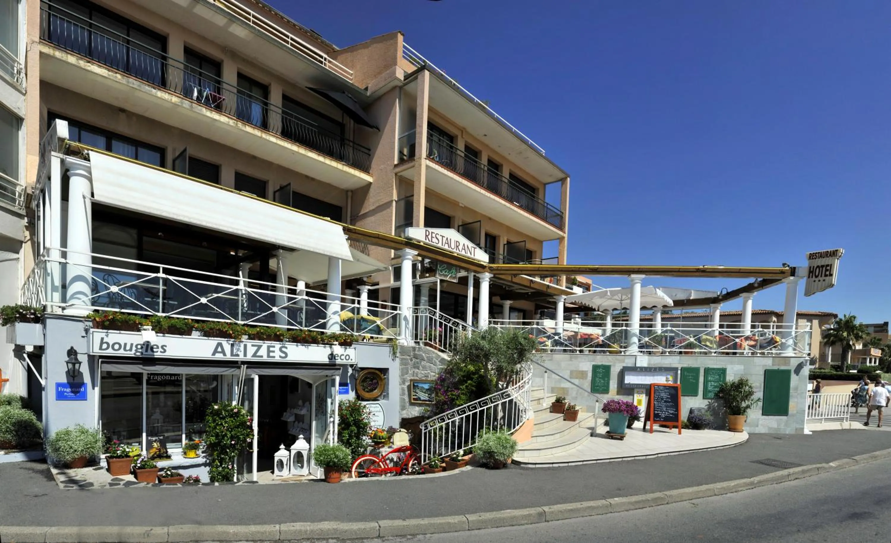 Property building in Hôtel Les Alizés