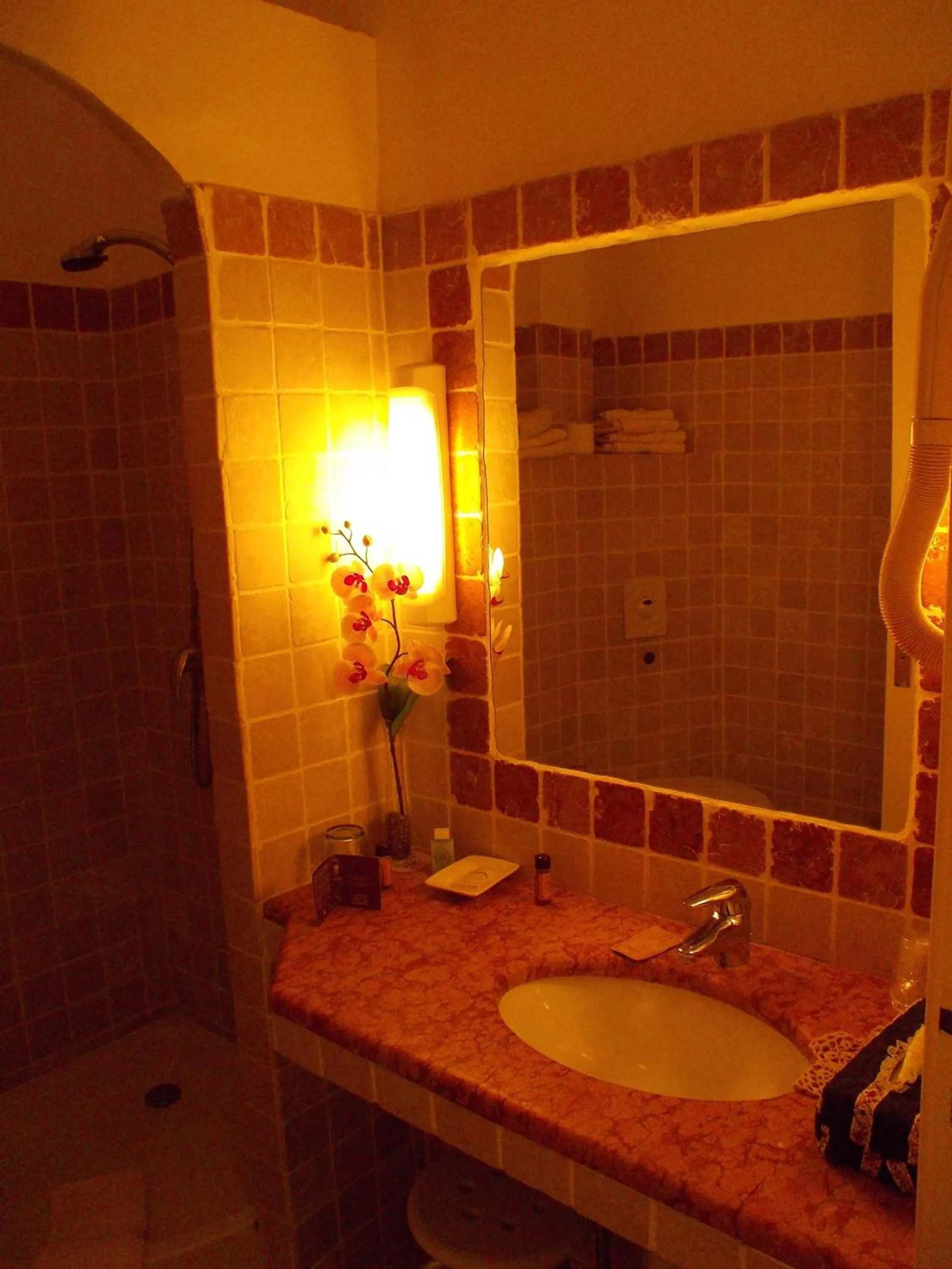 Bathroom in Hôtel Les Alizés
