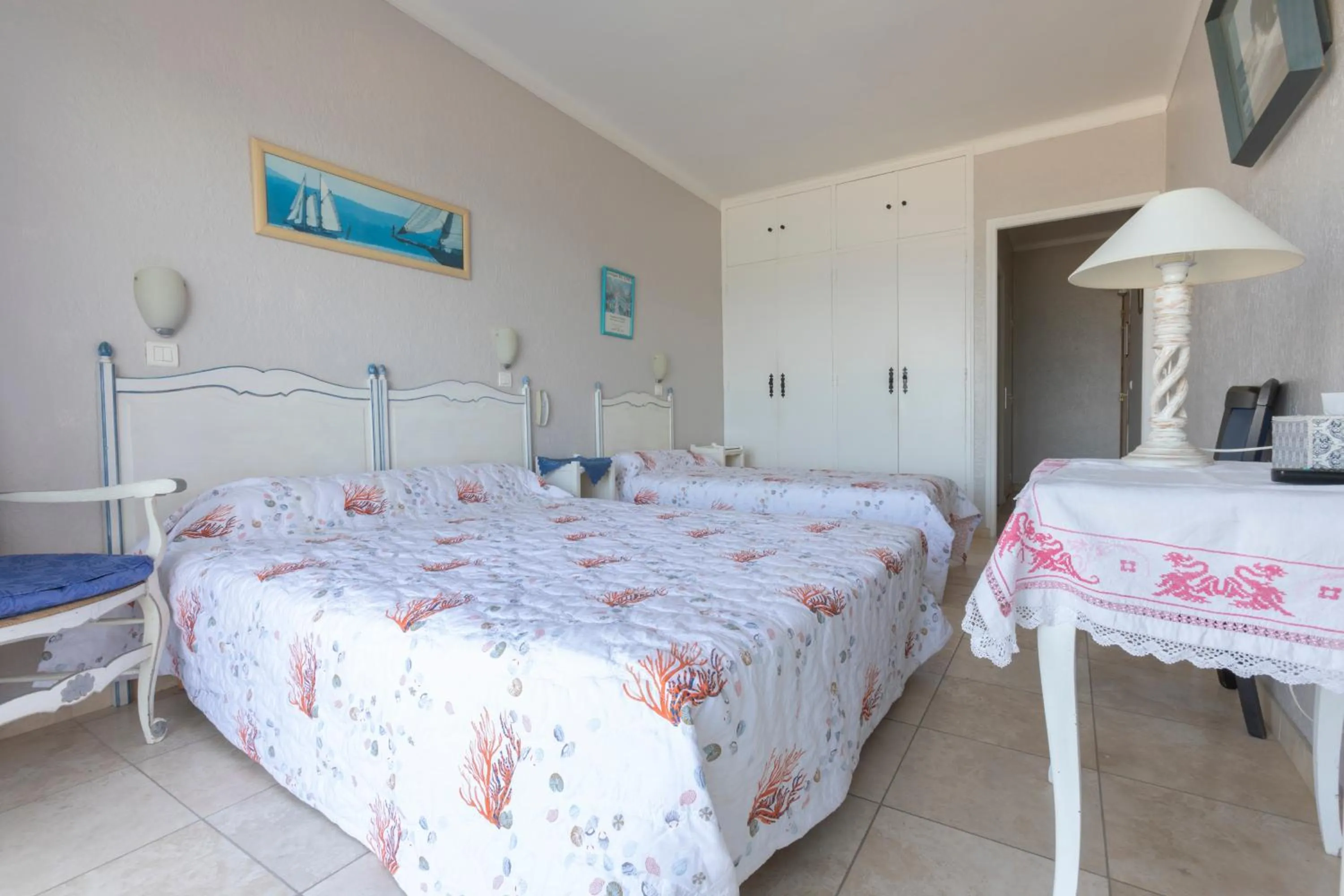 Bed in Hôtel Les Alizés