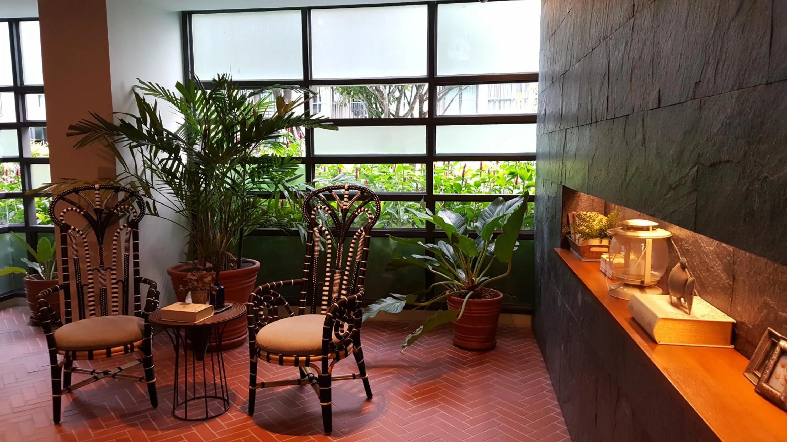 Facade/entrance in Rain Cha-am by Obbset