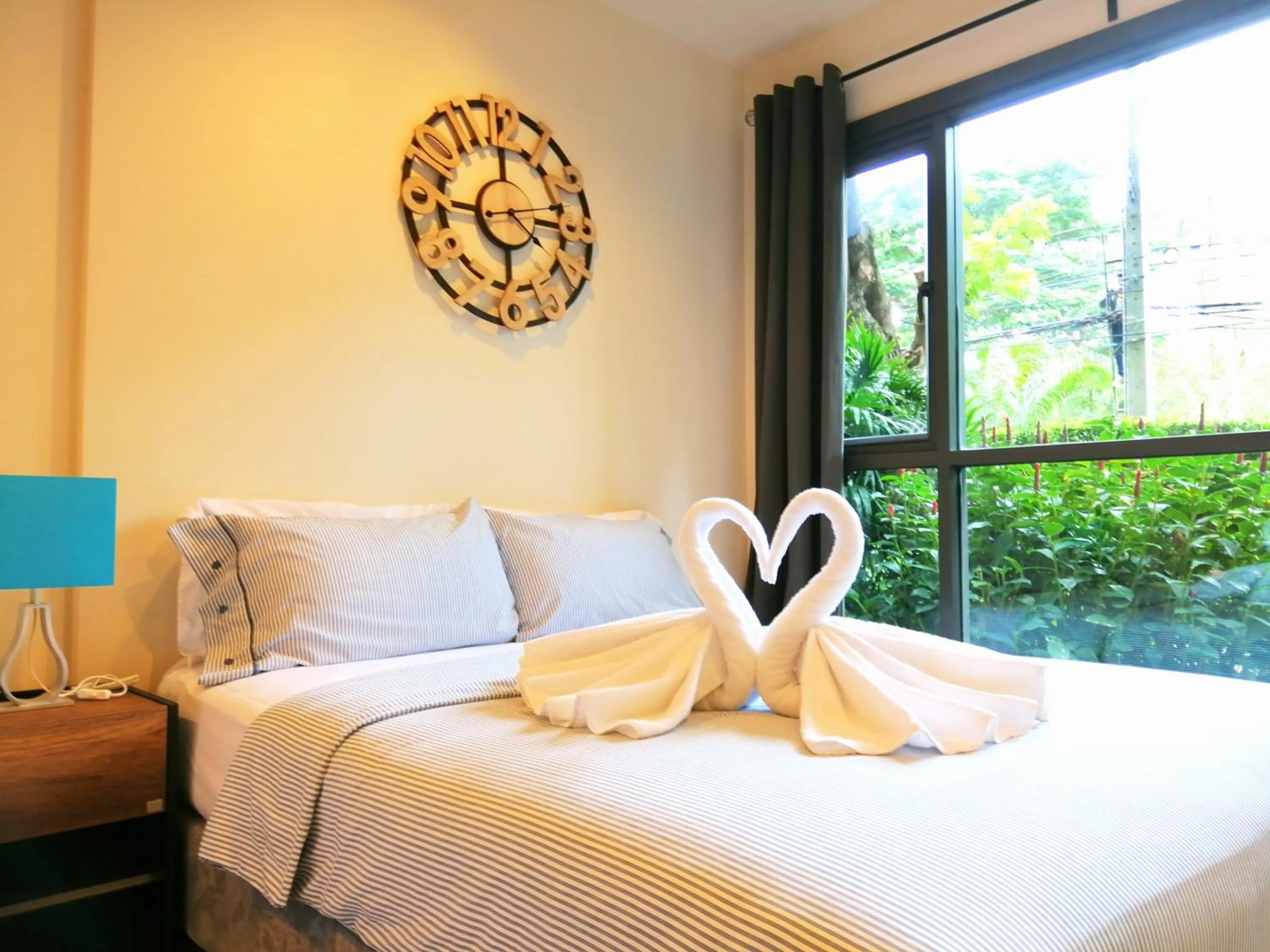 Bedroom, Bed in Rain Cha-am by Obbset