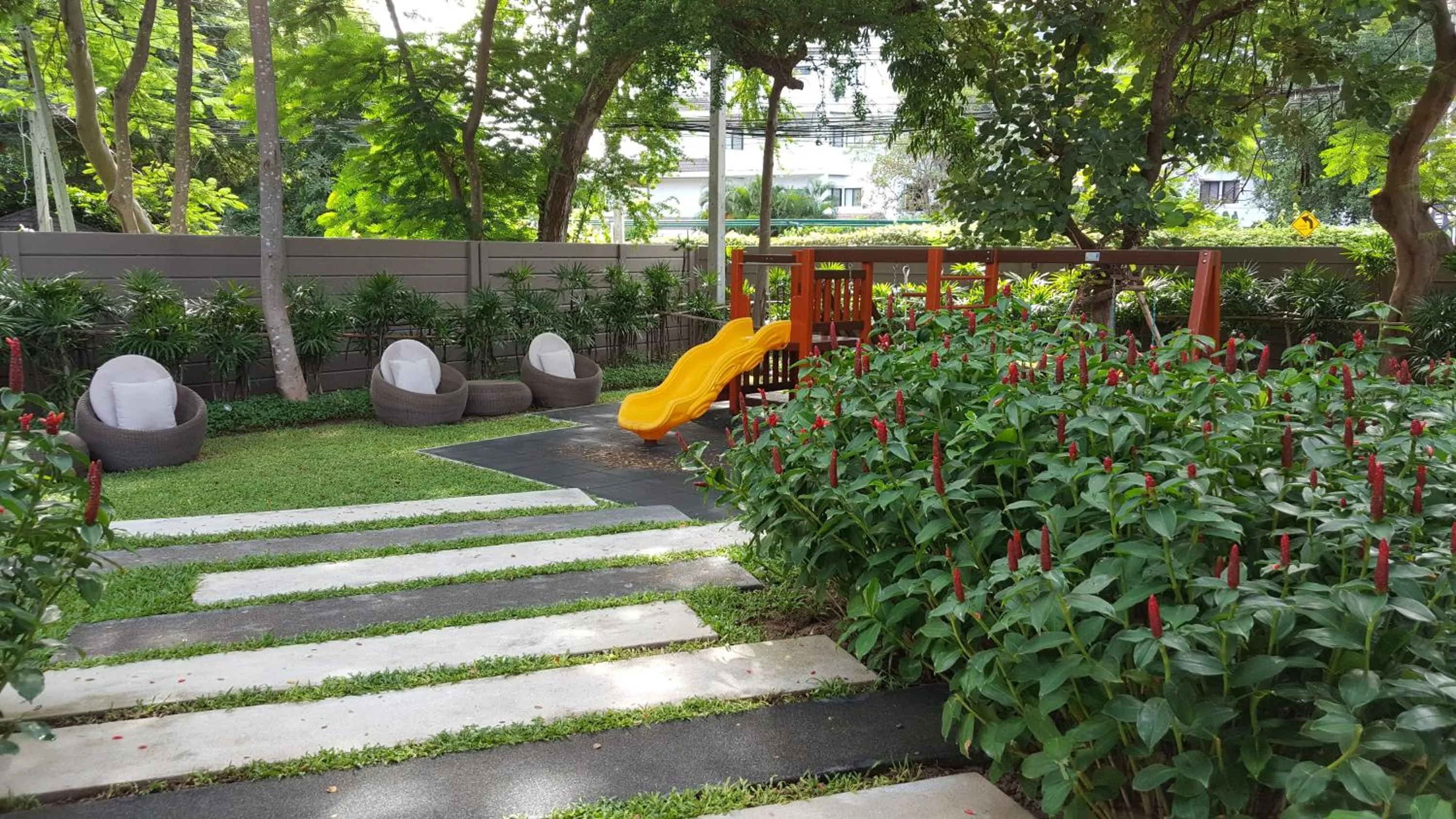 Garden in Rain Cha-am by Obbset