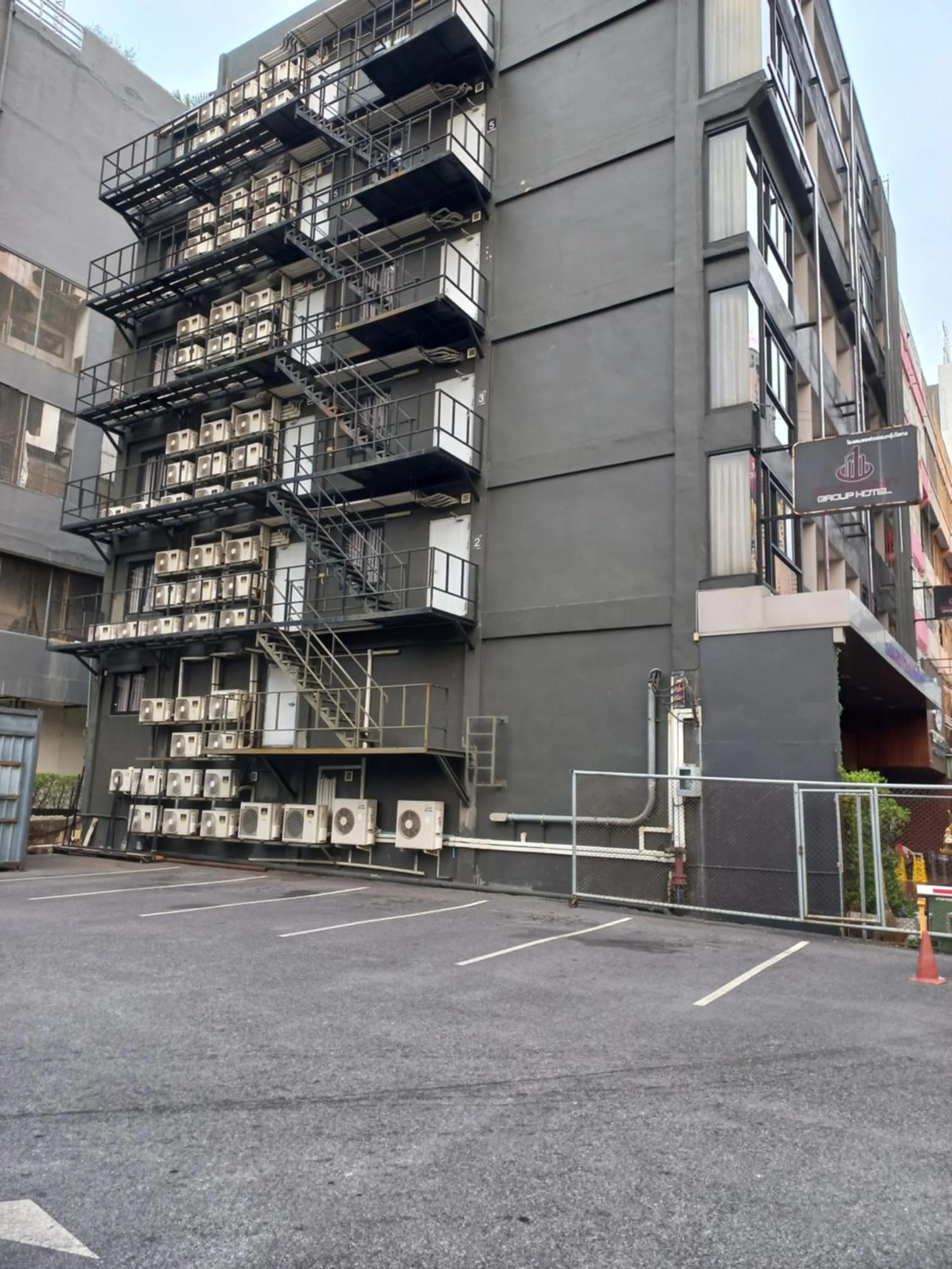 Parking in Sovereign Group Hotel at Pratunam