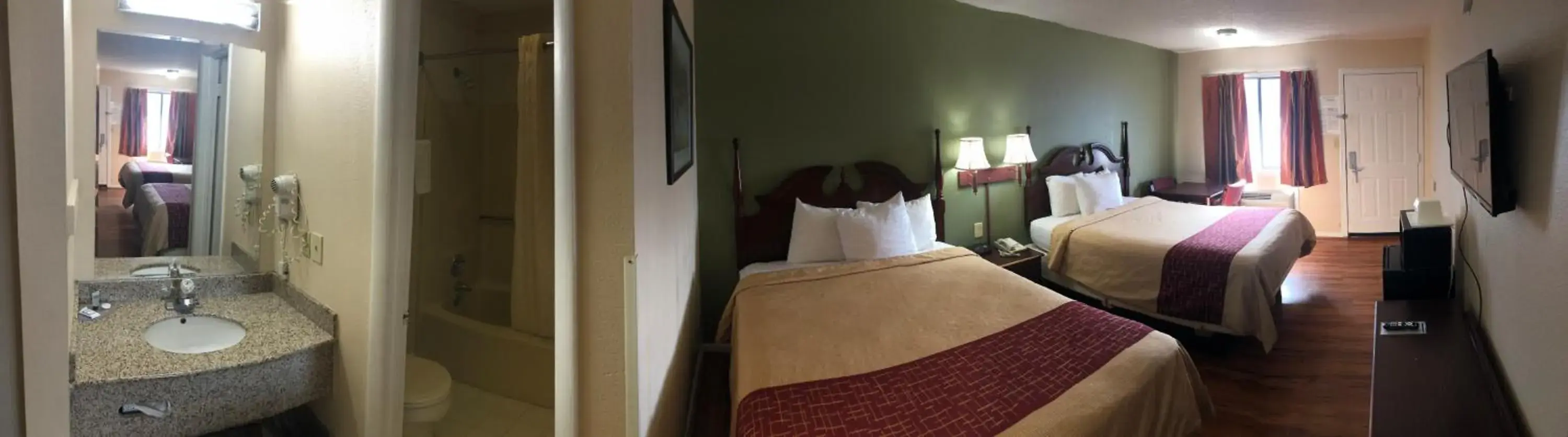 Deluxe Double Room (2 Adults + 1 Child) in Motor Inns Of America Deluxe Double Room (2 Adults + 1 Child) in Motor Inns Of America