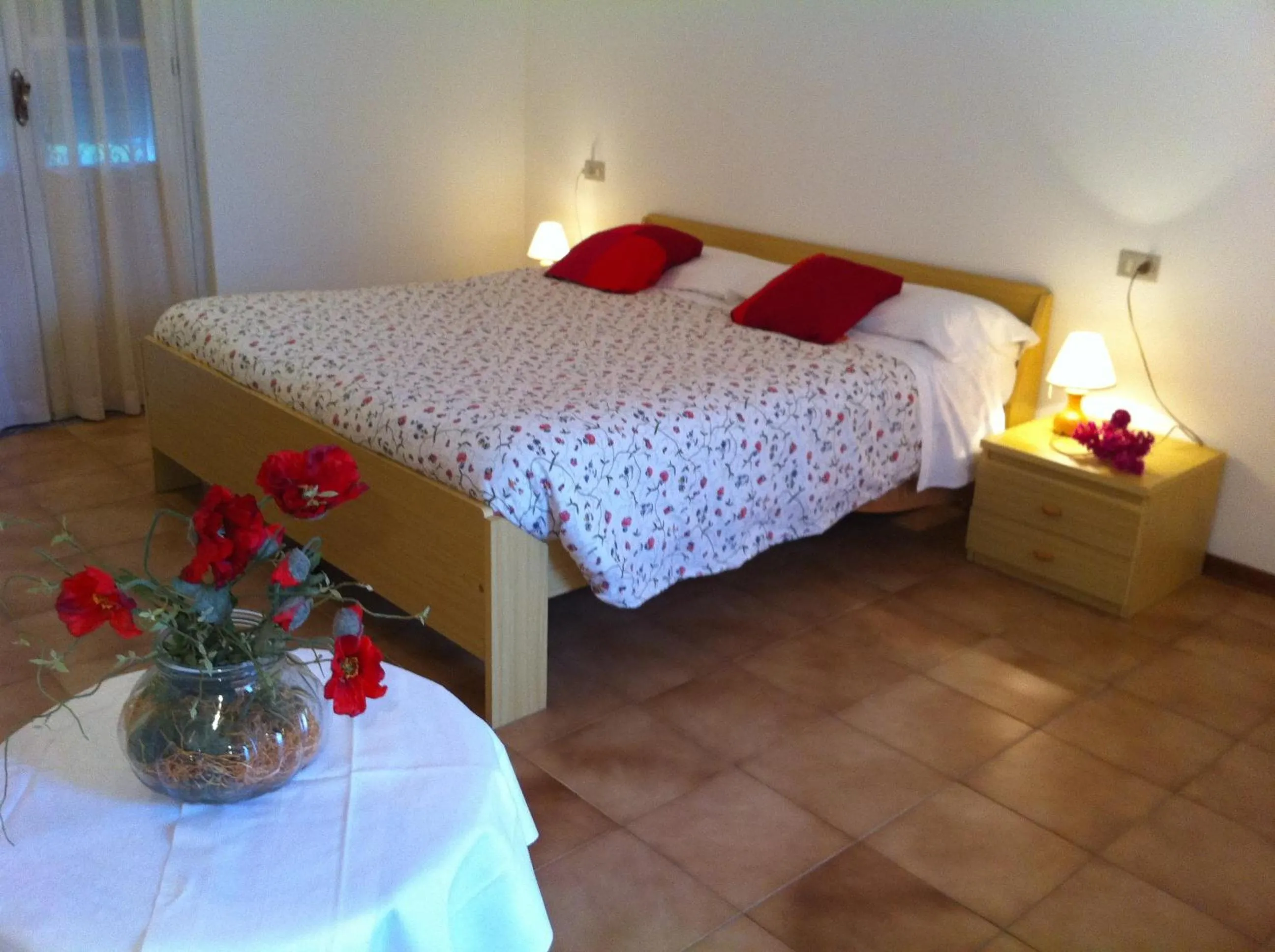 Bedroom, Bed in Residence Geranio