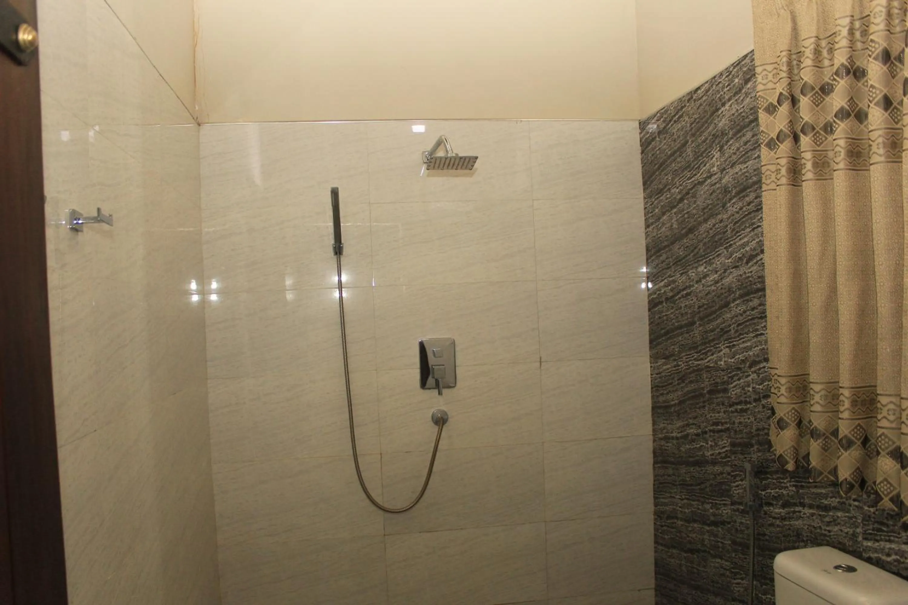 Shower in Serenity Sigiri Resort