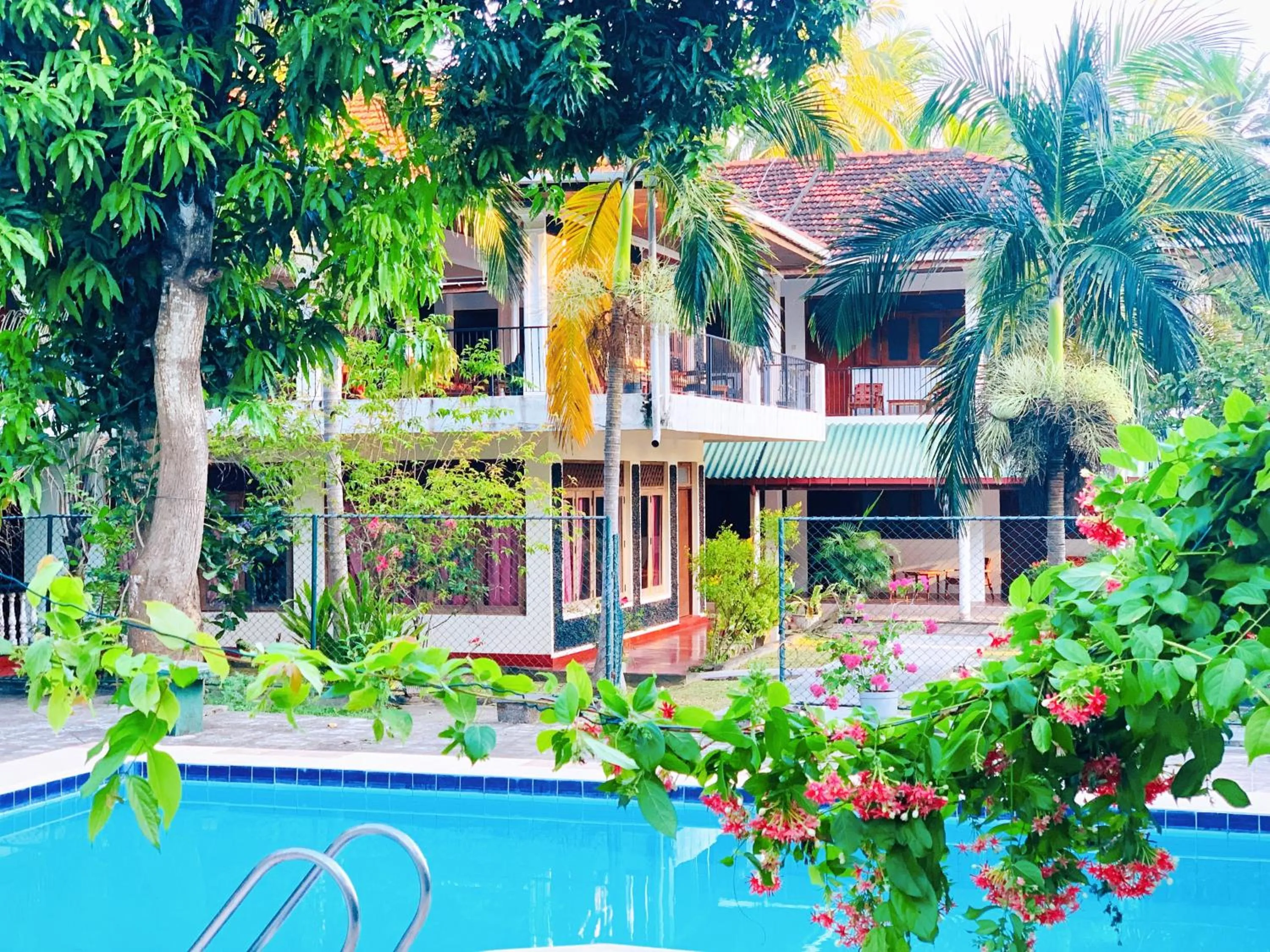 Lake Side Tourist Inn