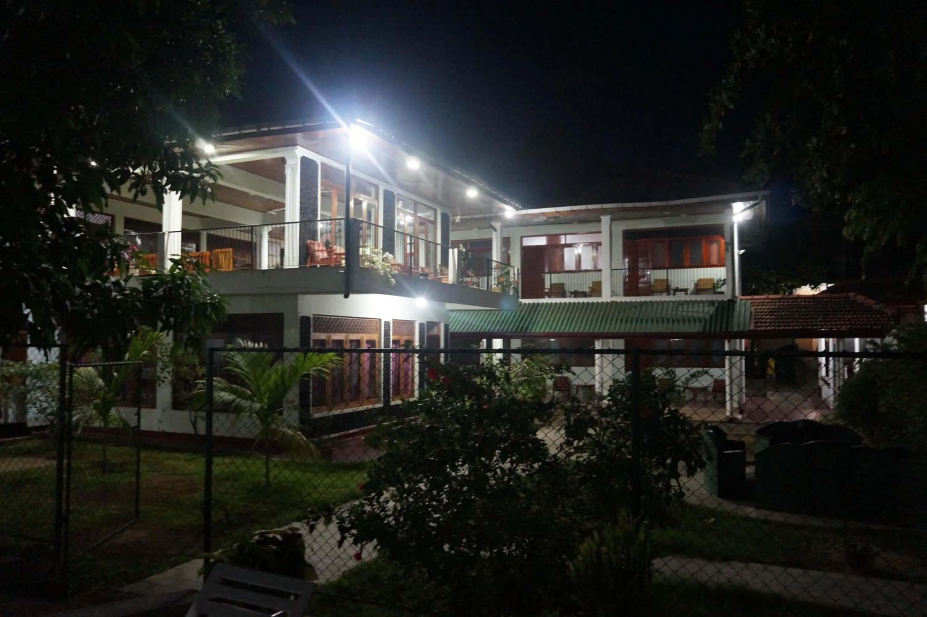 Property building in Lake Side Tourist Inn