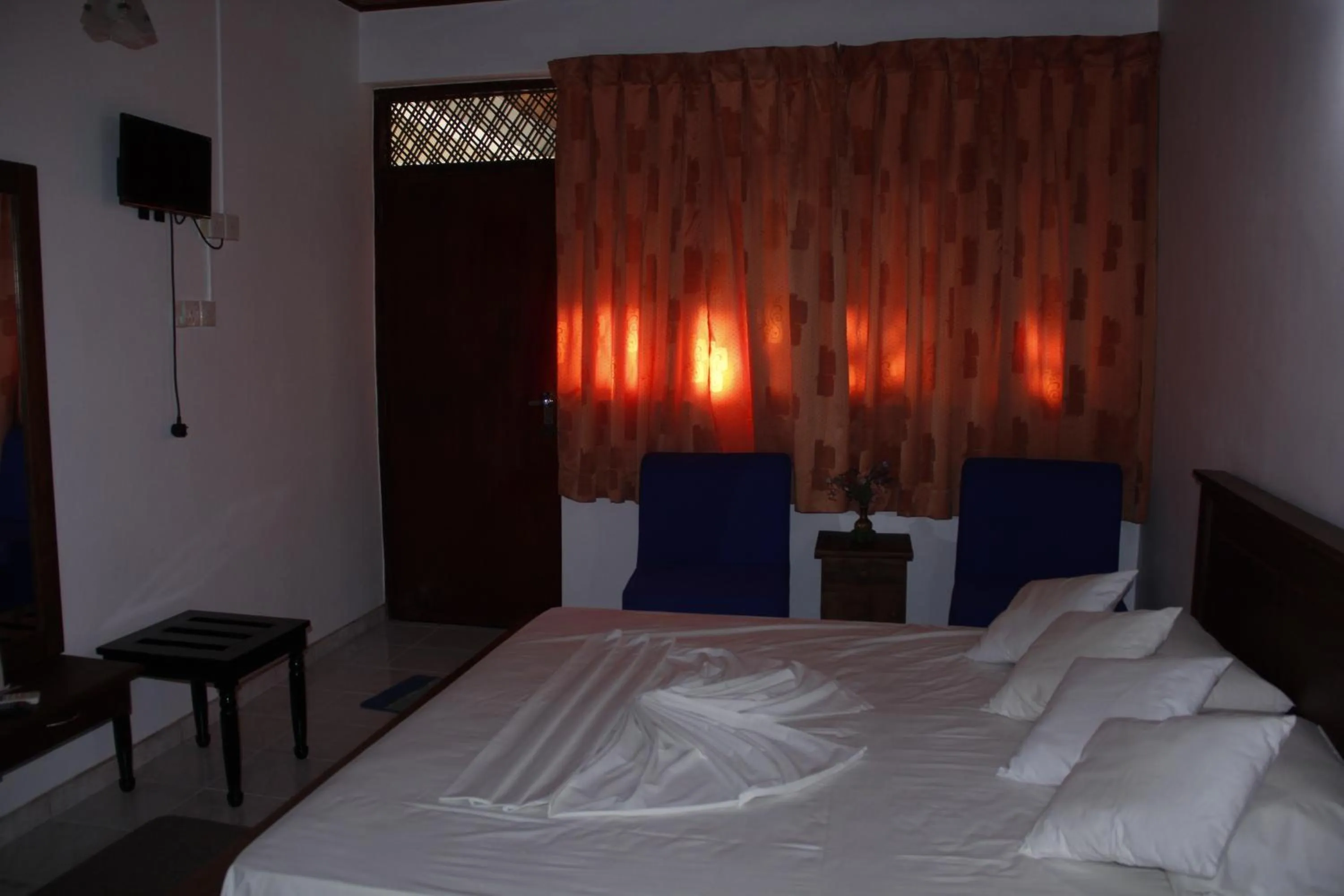 Bed in Lake Side Tourist Inn