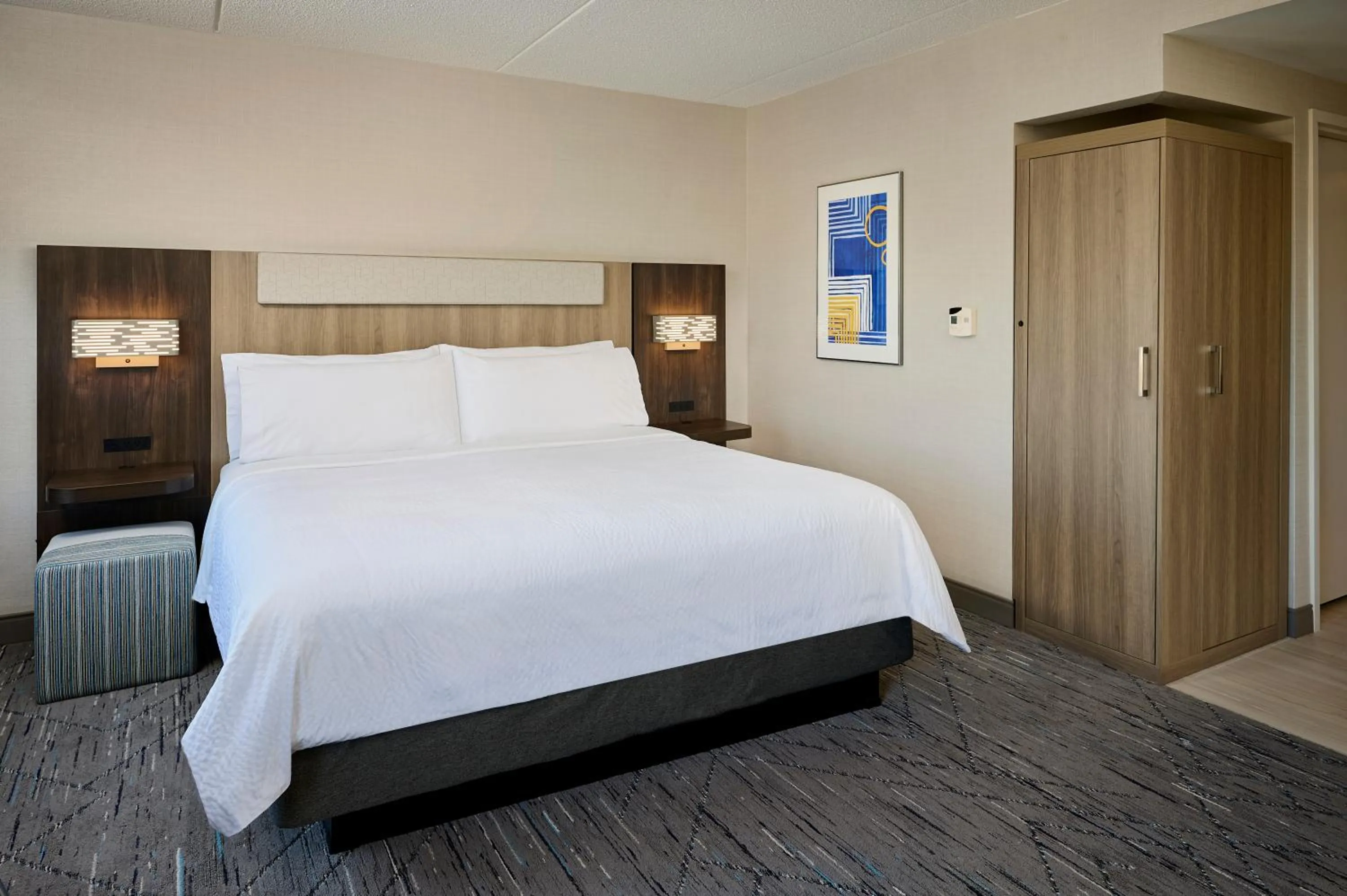 Bed in Holiday Inn Express & Suites Kitchener Southeast by IHG