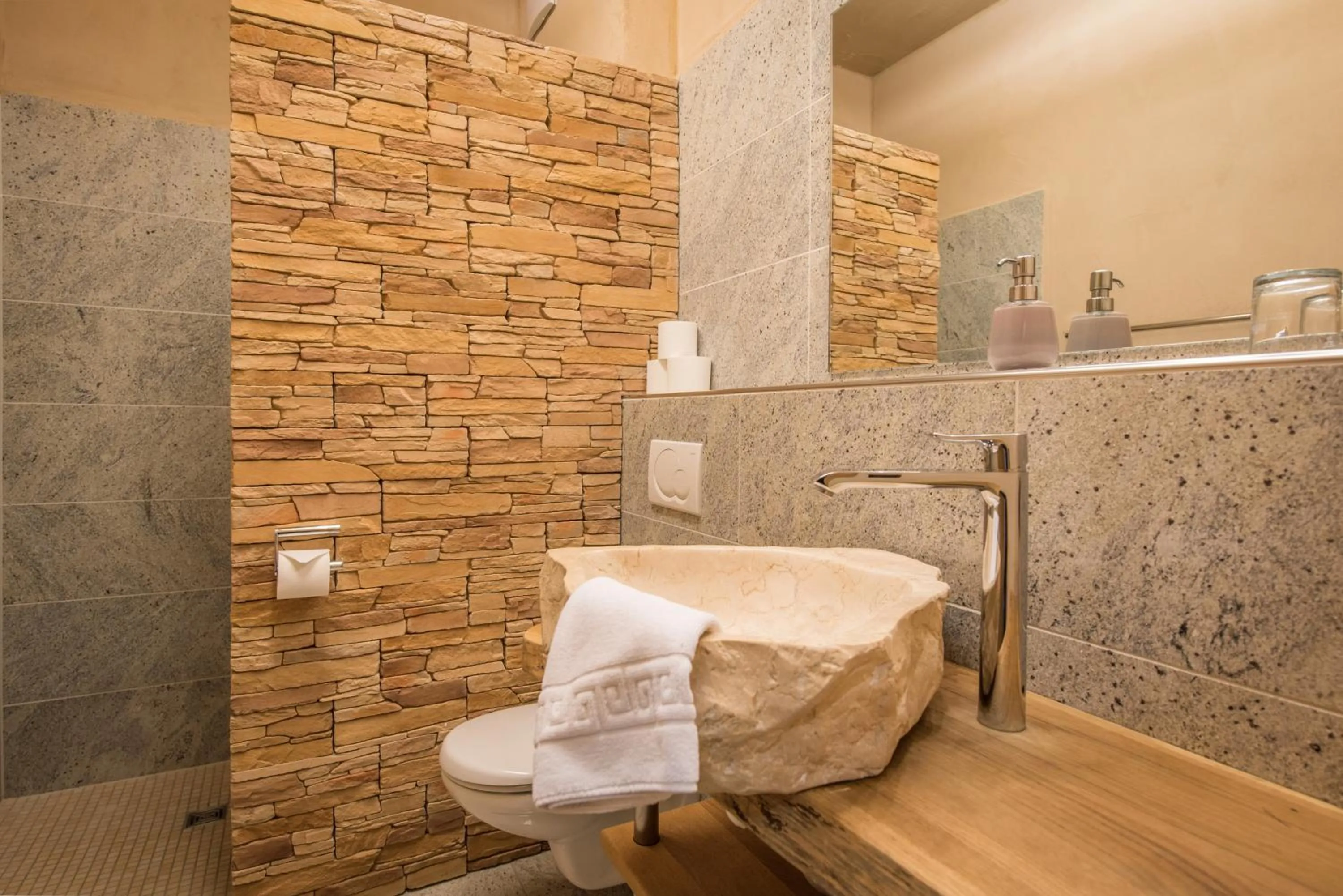 Bathroom in Landhotel und Gasthof Hirsch Hüttenreute
