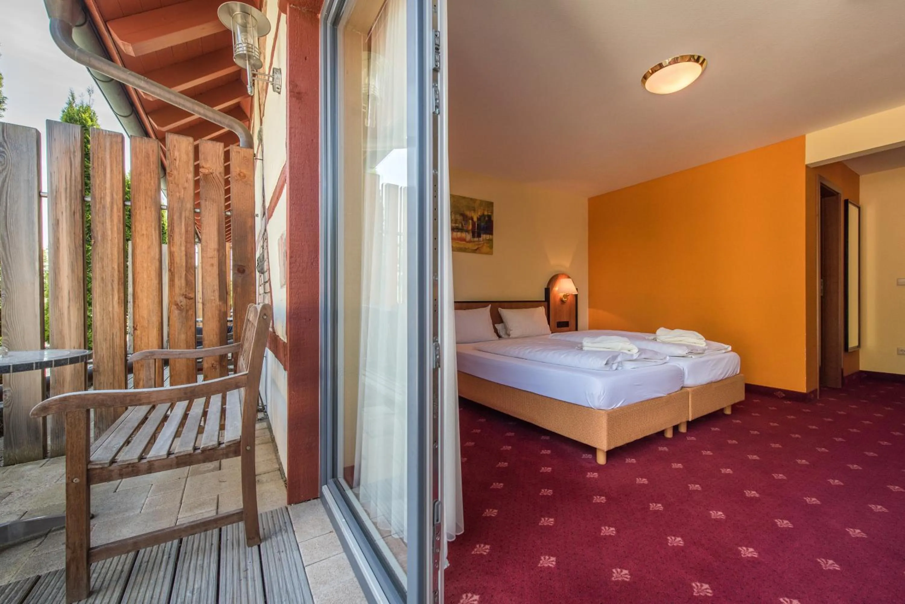 Balcony/Terrace, Bed in Landhotel und Gasthof Hirsch Hüttenreute
