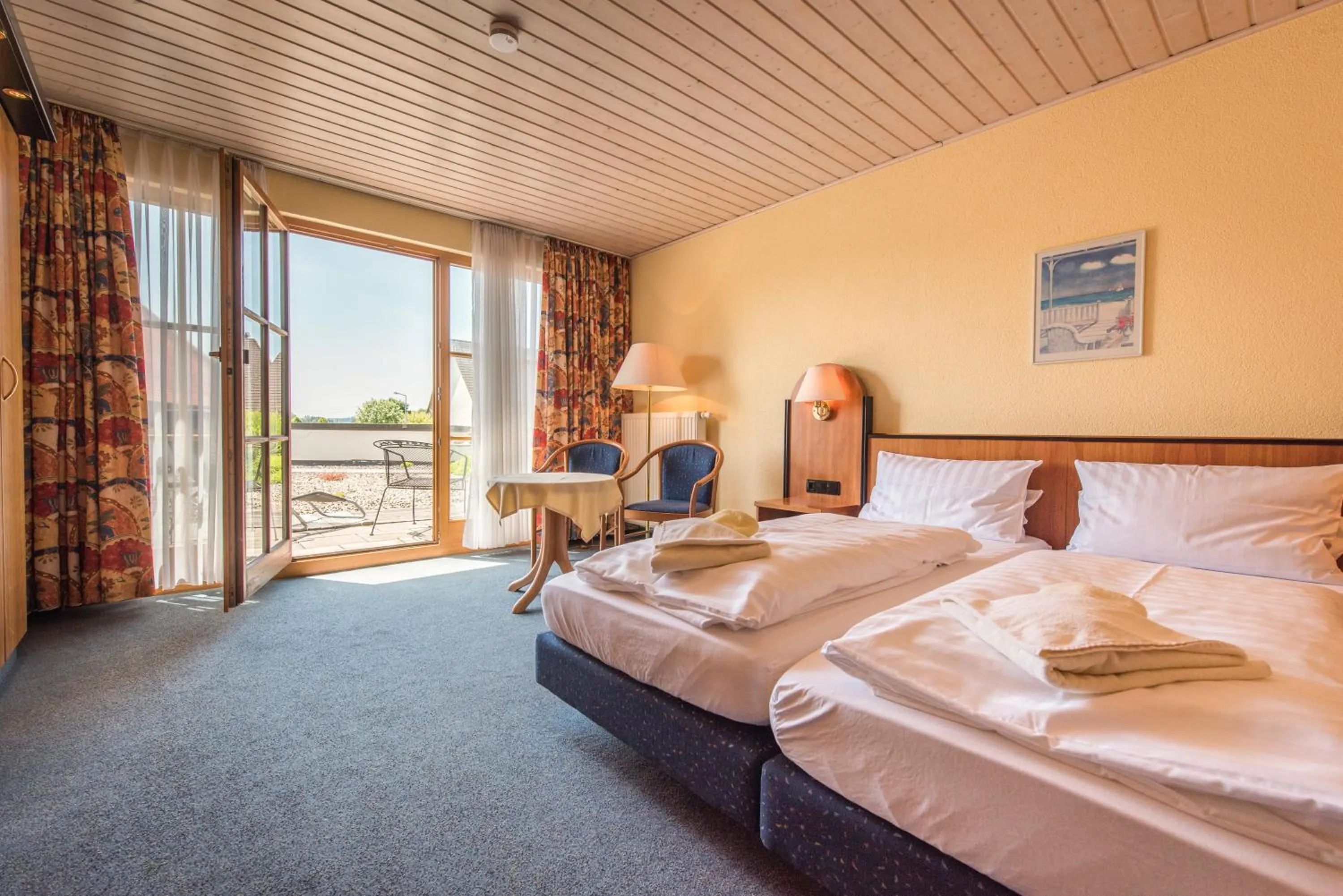 Balcony/Terrace, Bed in Landhotel und Gasthof Hirsch Hüttenreute