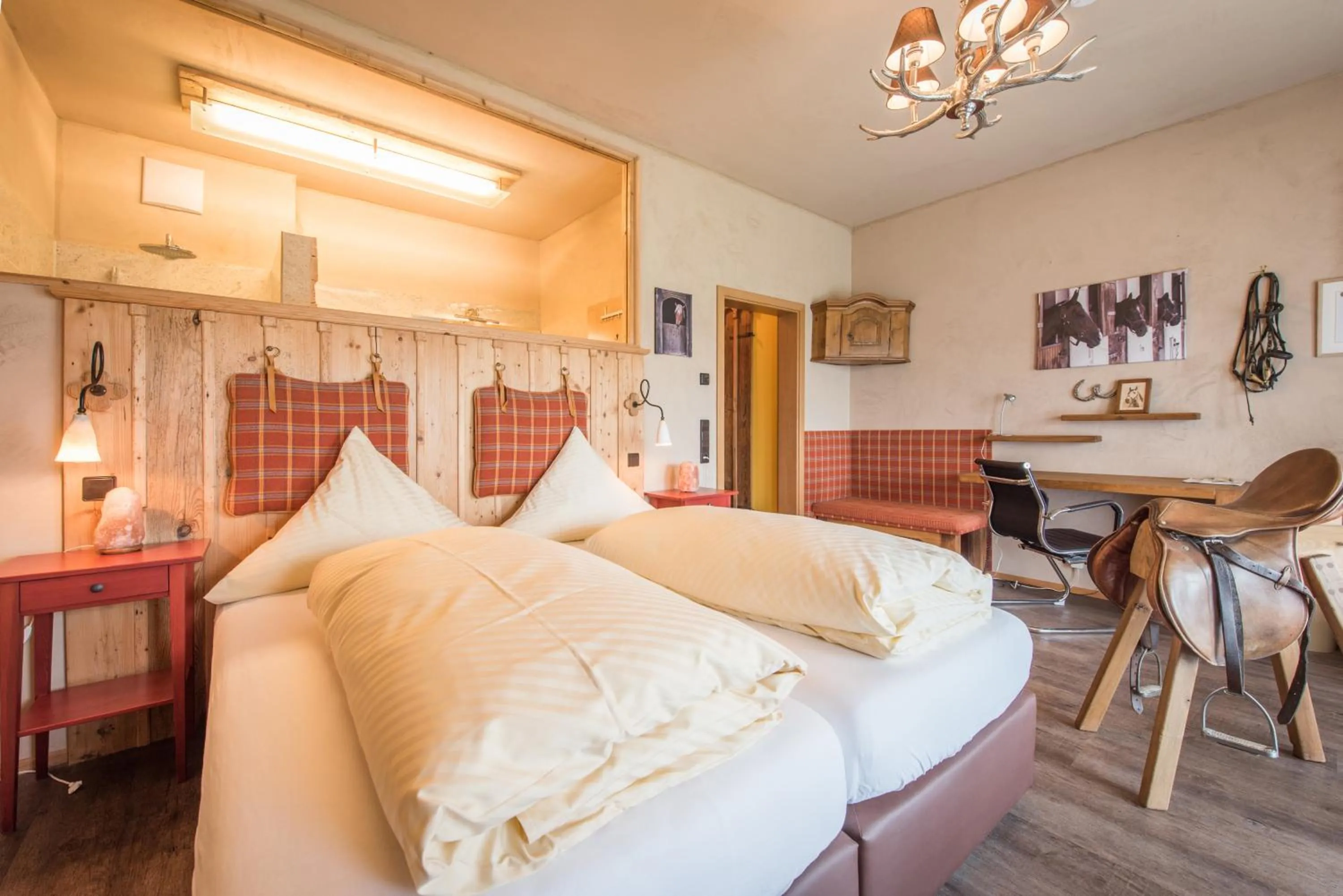 Bed in Landhotel und Gasthof Hirsch Hüttenreute