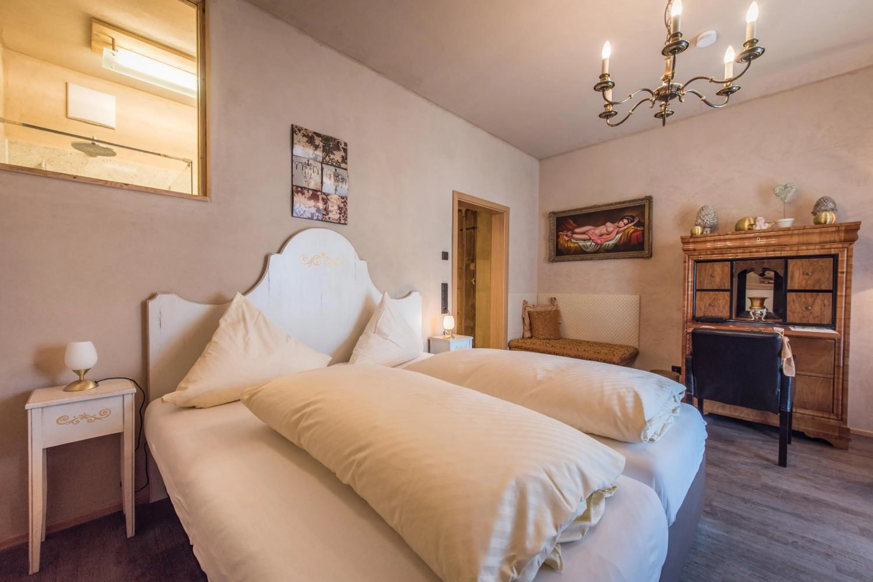 Bed in Landhotel und Gasthof Hirsch Hüttenreute