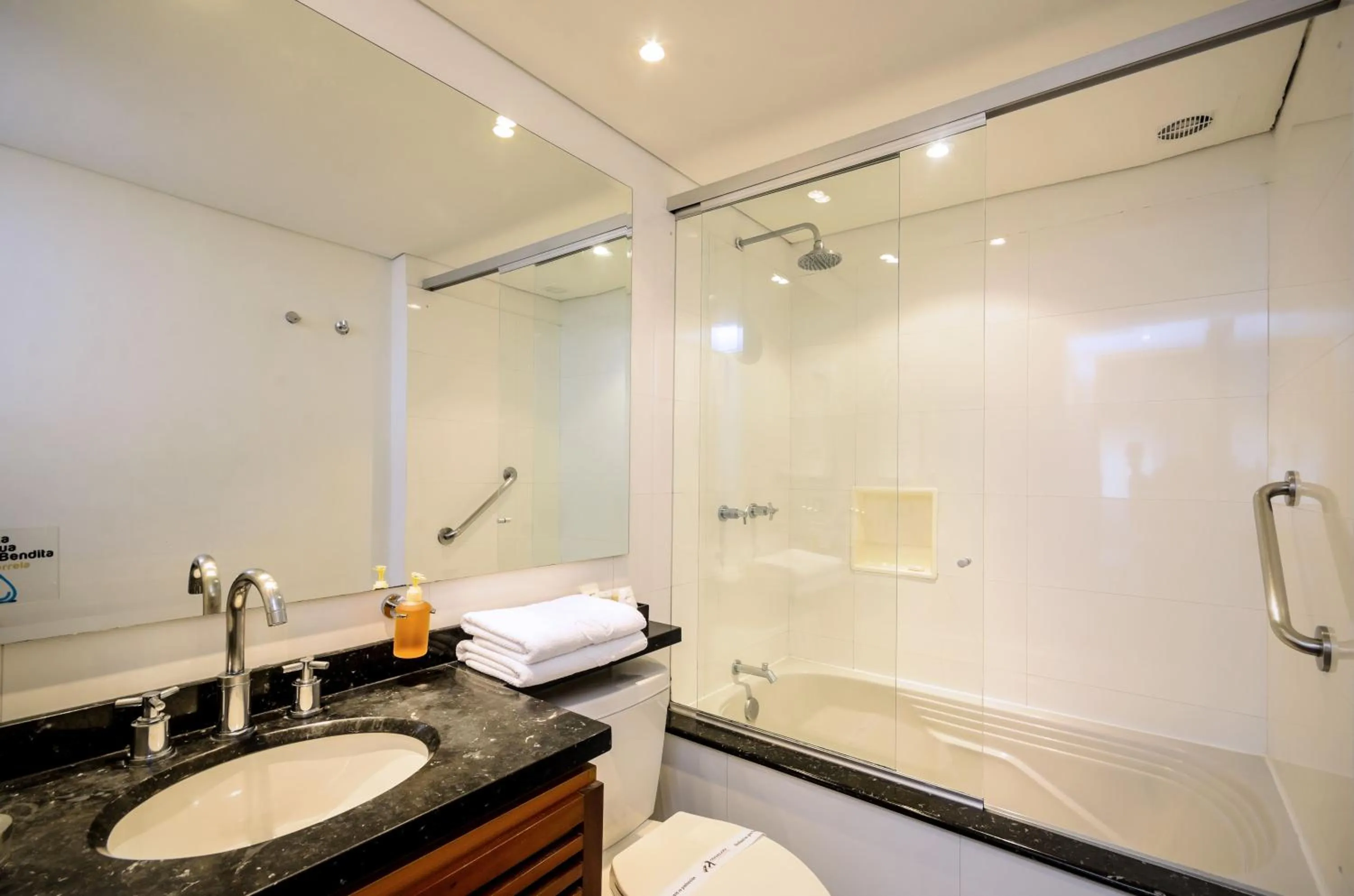 Bathroom in Travelers Obelisco Apartamentos