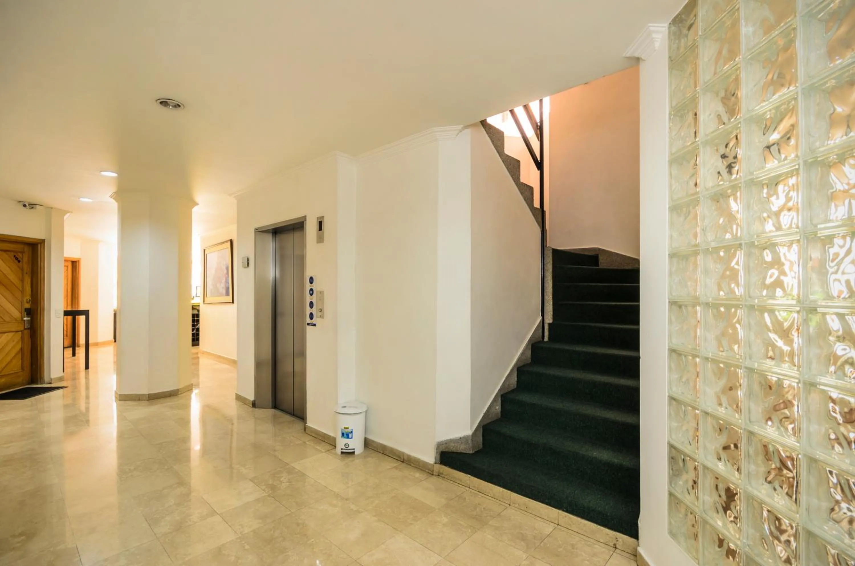 Lobby or reception in Travelers Fontana Plaza