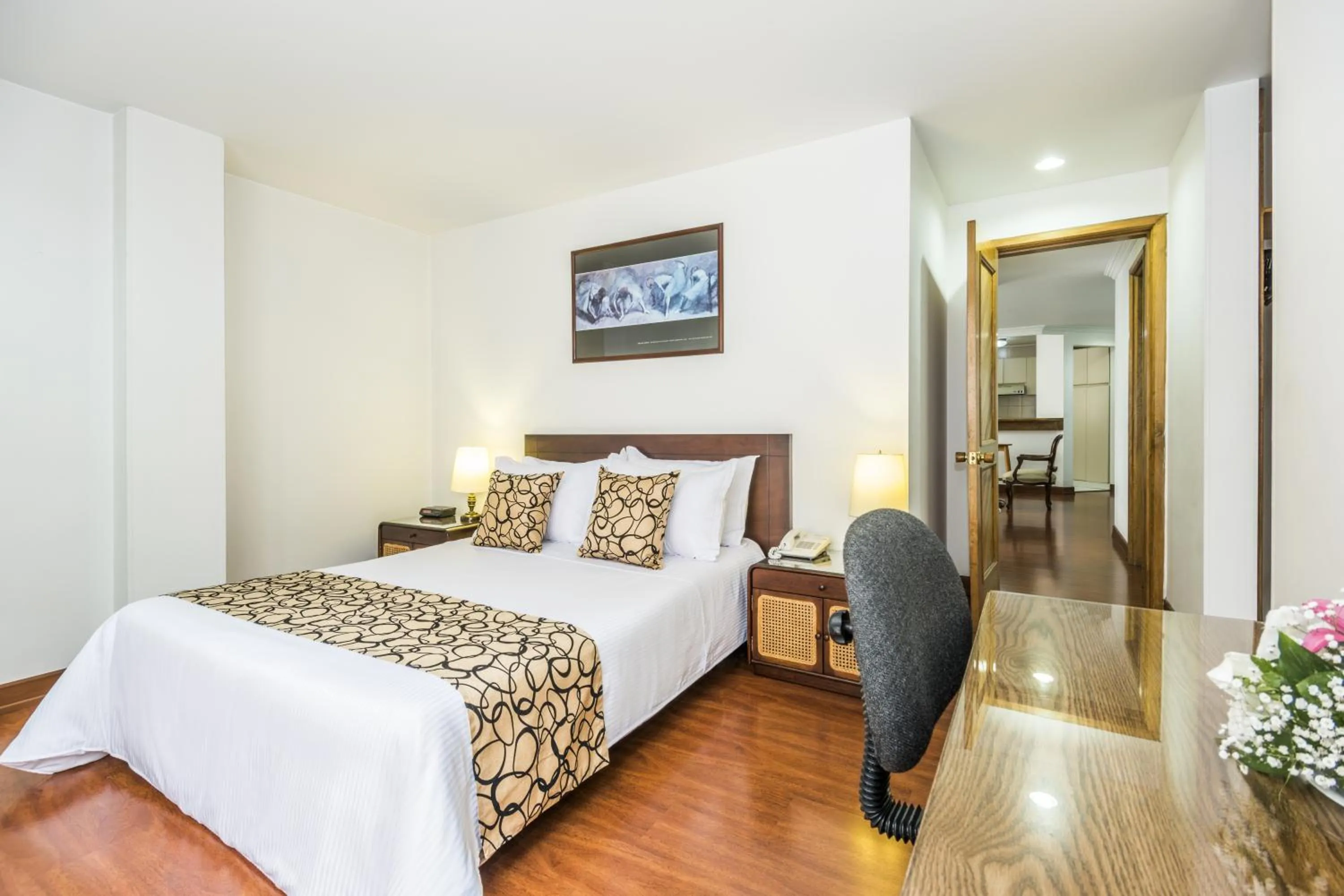 Bedroom, Bed in Travelers Fontana Plaza