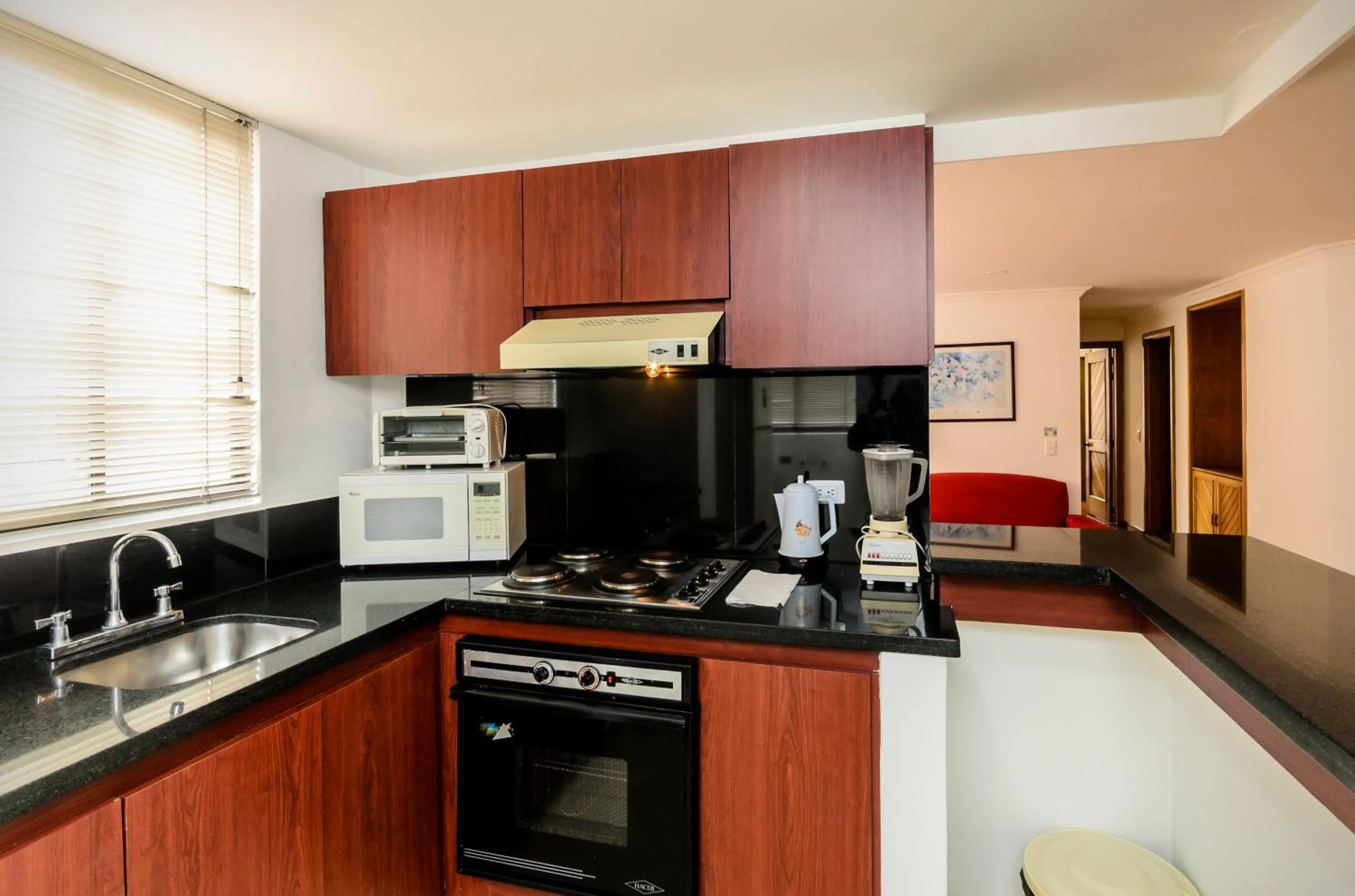 Kitchen or kitchenette in Travelers Fontana Plaza