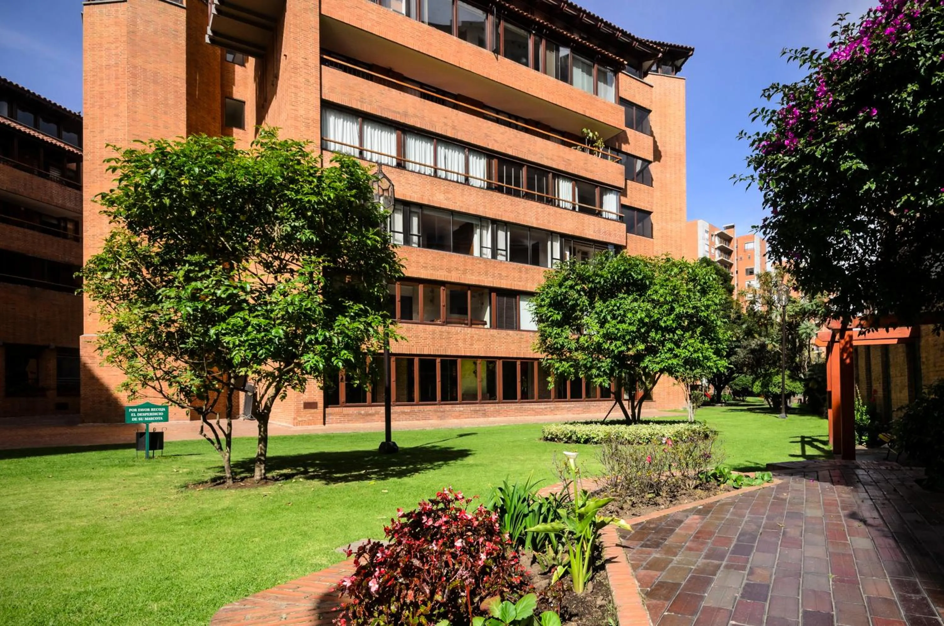 Garden in Travelers Condominio Plenitud