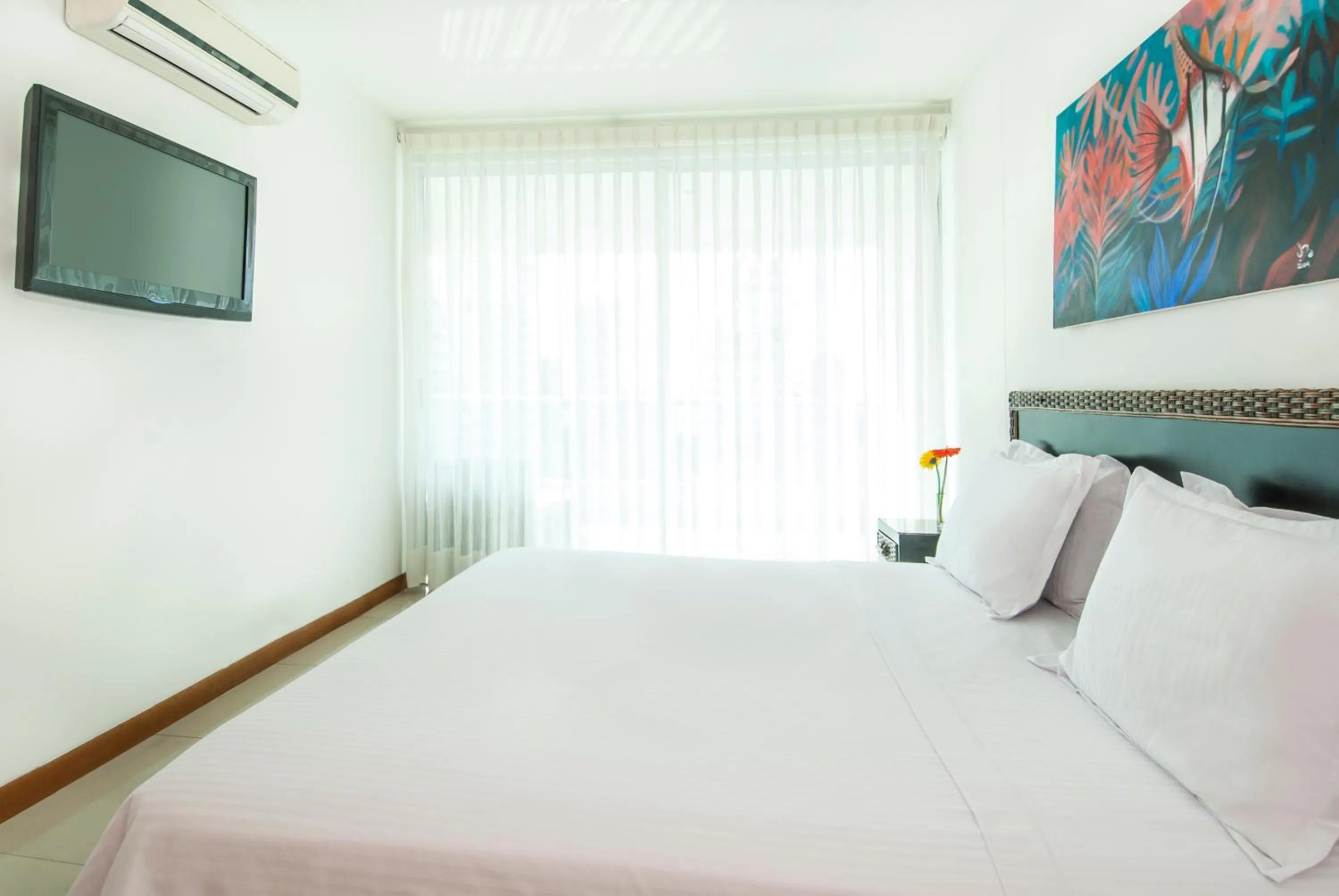Bedroom, Bed in Travelers Orange Cartagena