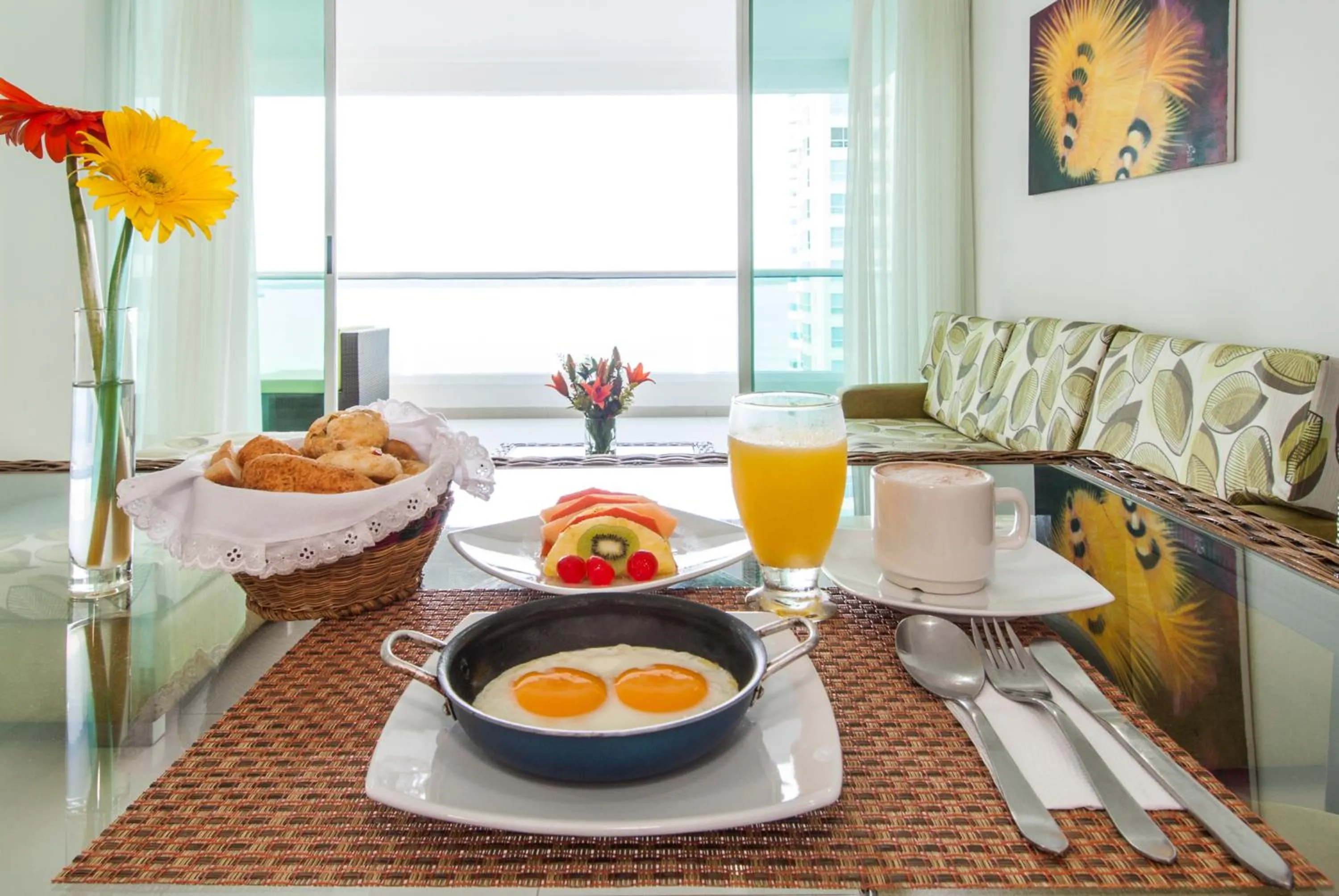 Breakfast in Travelers Orange Cartagena